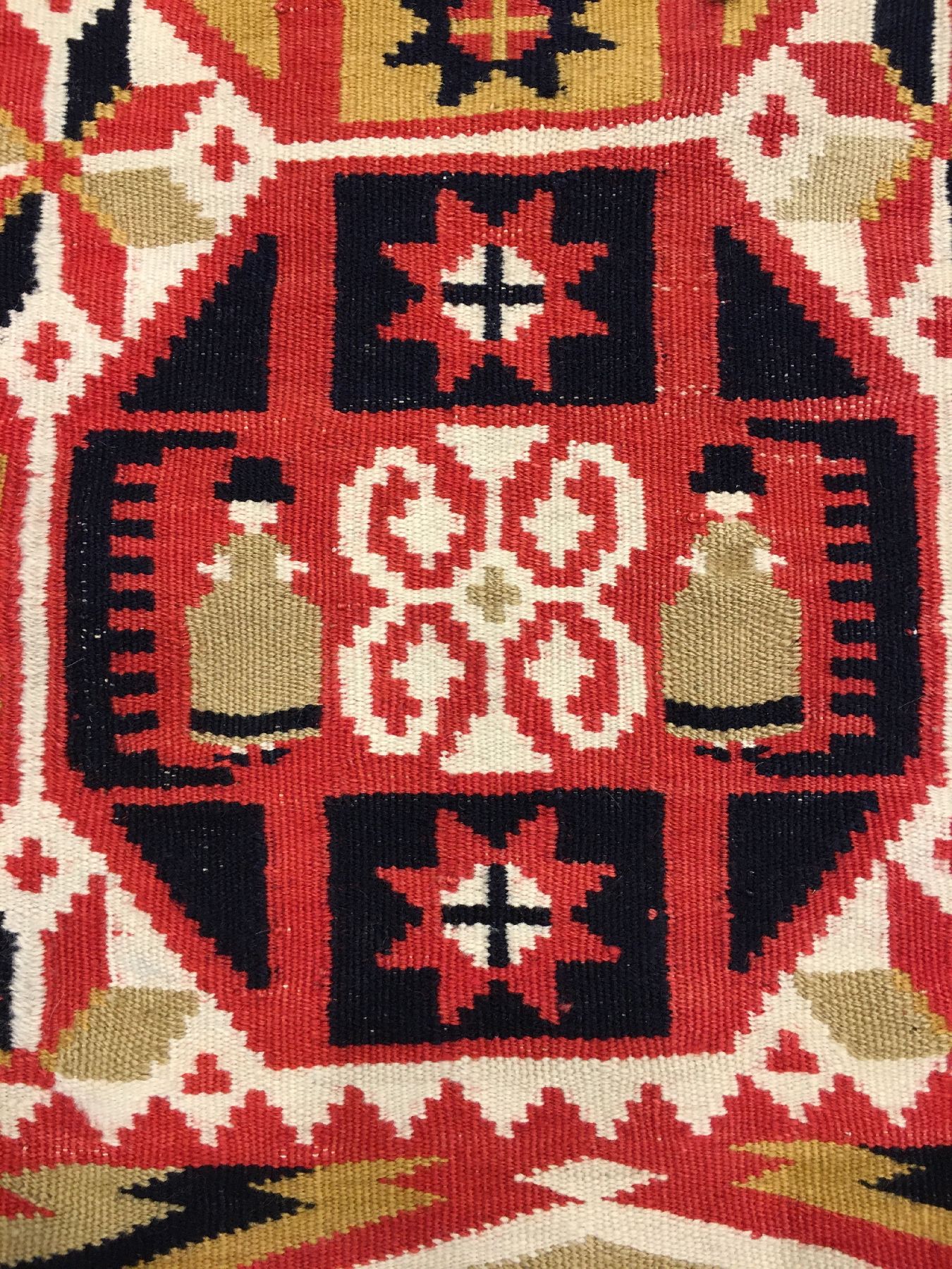 Detail e: Feine Rölakan Täcke antik (Signatur: C.N.D.), Südschweden Skäne-Gebiet, 19.Jhd., feine Wolle gewebt in Rölakan-Technik. Seltene Bettdecke für ...