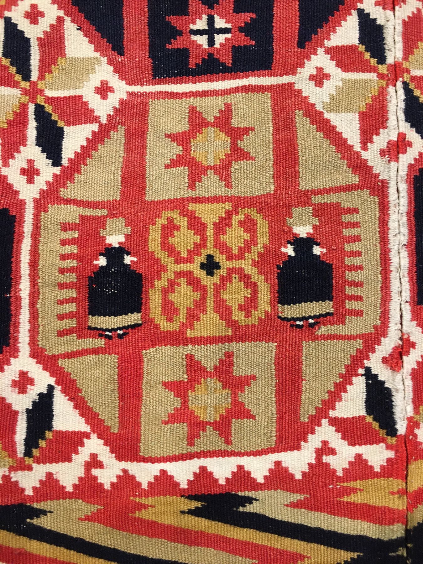 Detail f: Feine Rölakan Täcke antik (Signatur: C.N.D.), Südschweden Skäne-Gebiet, 19.Jhd., feine Wolle gewebt in Rölakan-Technik. Seltene Bettdecke für ...