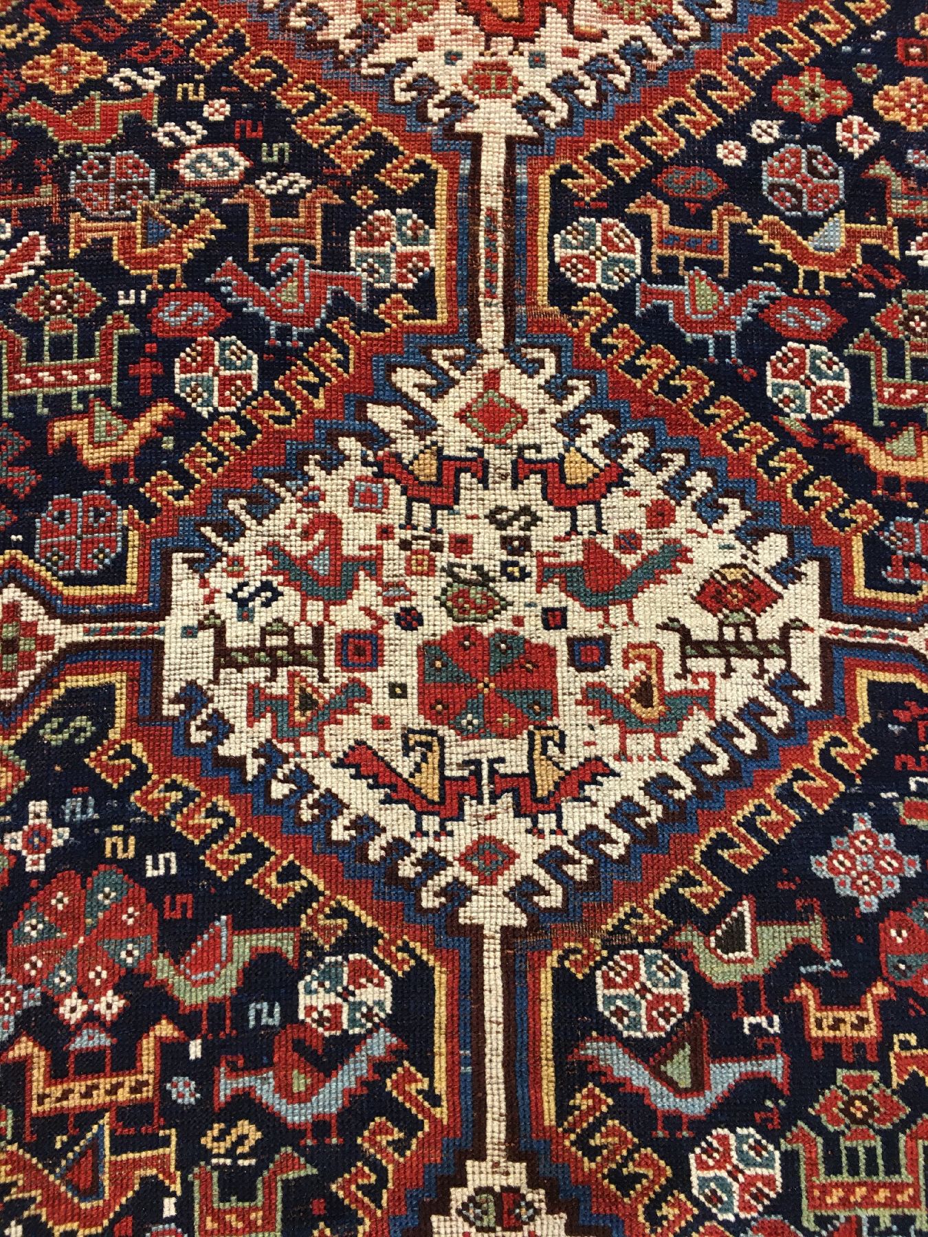 Detail f: Seltene Khamseh "Galerie" antik (Chicken-Typus), Südwestanatolien Fars-Gebiet, 19.Jhd., Wolle geknüpft auf Wolle. Khamseh Stammesteppich ...