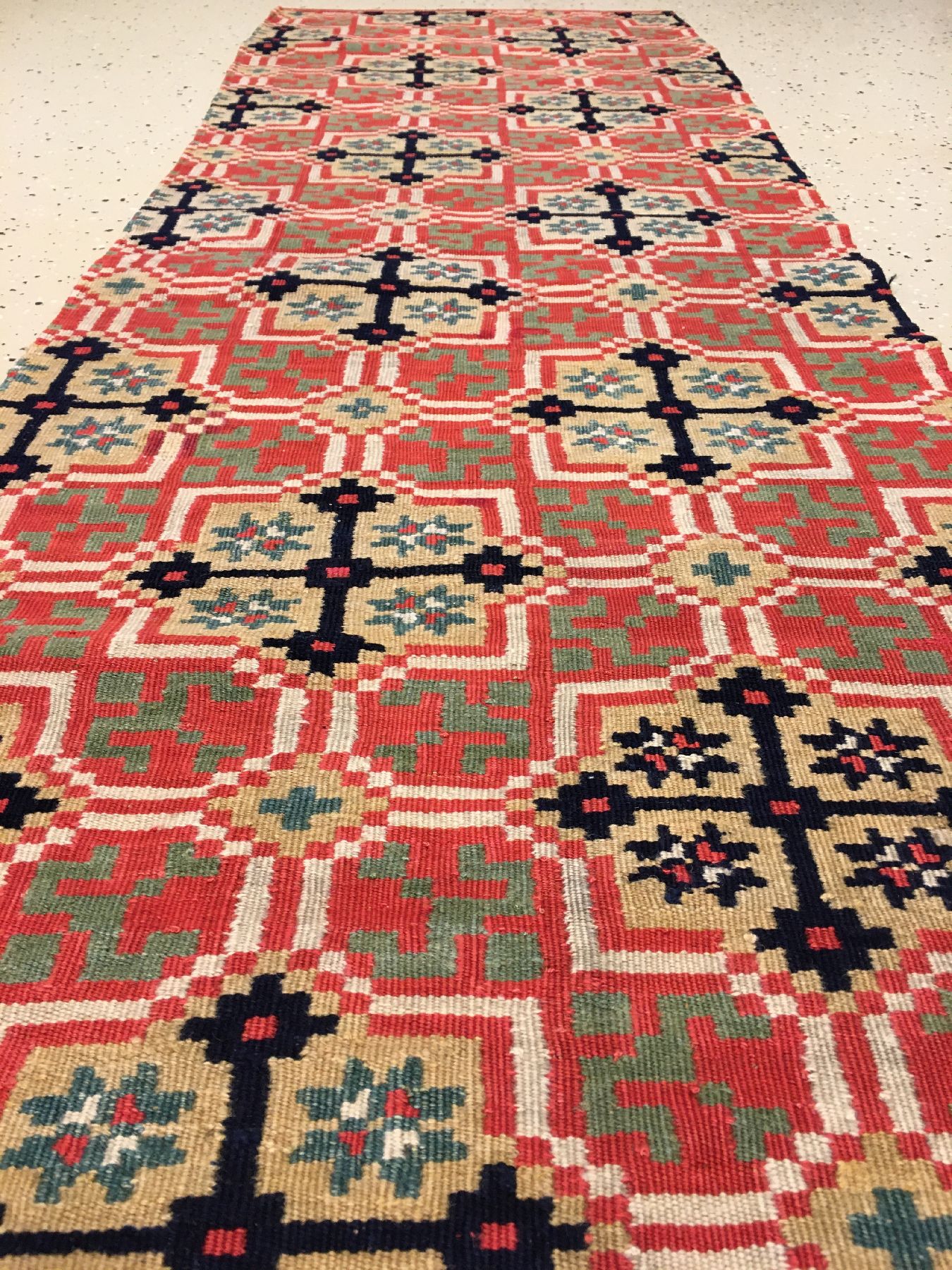 Detail b: Feine Rölakan Täcke antik, Südschweden Skäne-Gebiet, 19.Jhd., Wolle in Rölakan-Technik gewebt auf Wolle. Hälfte einer Hochzeitsdecke aus ...
