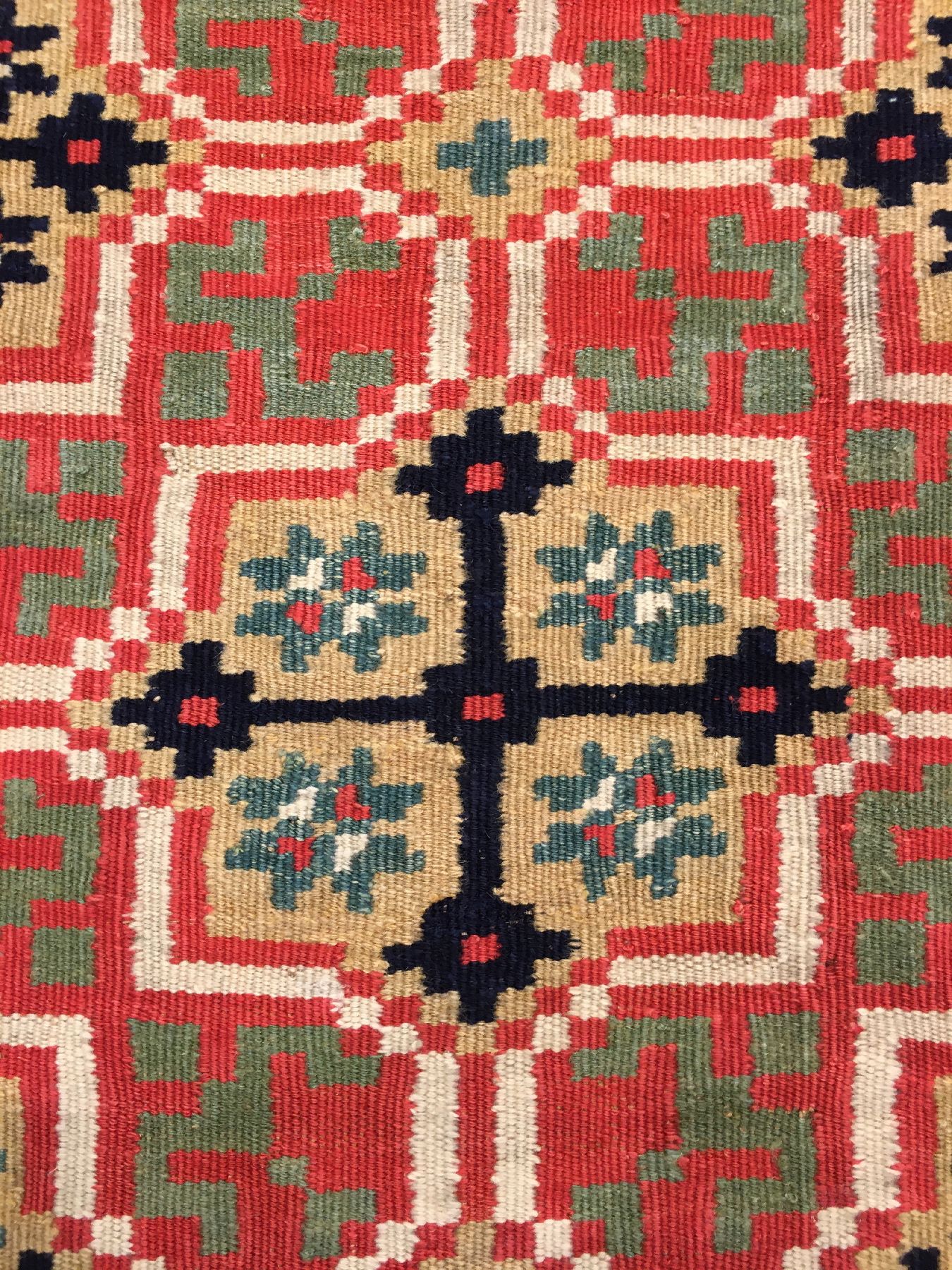 Detail c: Feine Rölakan Täcke antik, Südschweden Skäne-Gebiet, 19.Jhd., Wolle in Rölakan-Technik gewebt auf Wolle. Hälfte einer Hochzeitsdecke aus ...