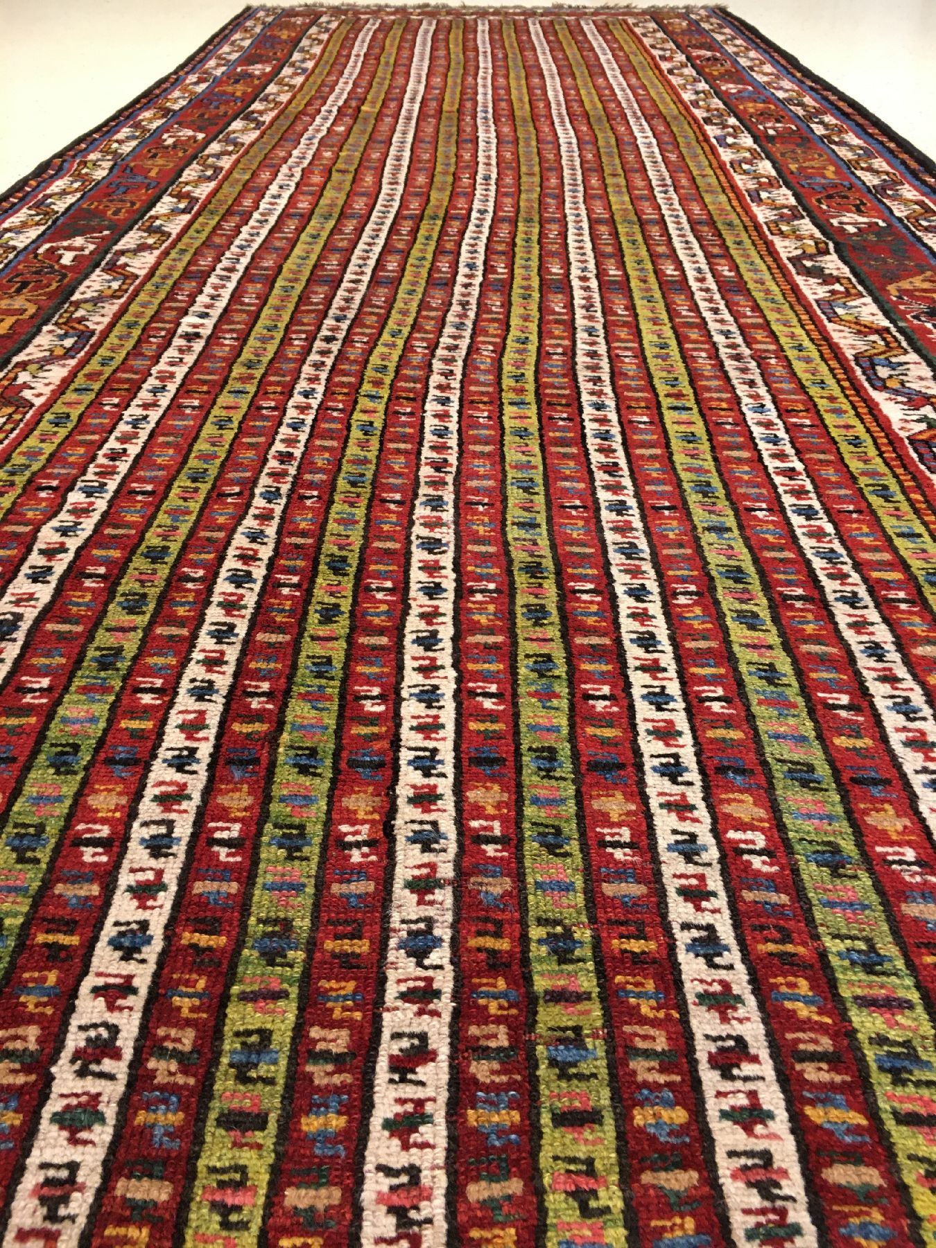 Detail b: Seltener Luri "Streifenteppich" antik, Südwestpersien Fars-Gebiet, 19.Jhd., Wolle geknüpft auf Wolle. Hochdekorativer Tribal-Teppich mit ...
