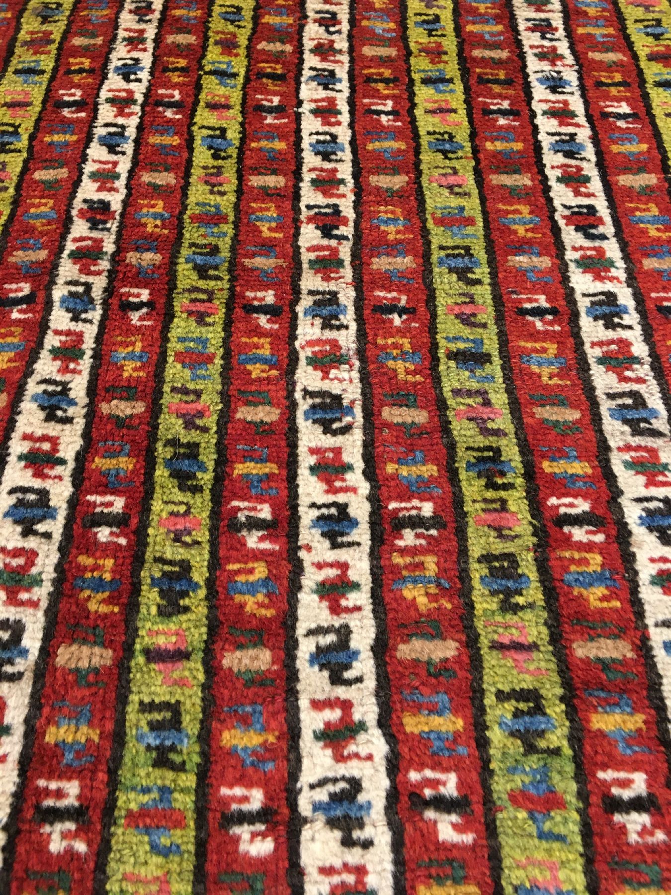 Detail c: Seltener Luri "Streifenteppich" antik, Südwestpersien Fars-Gebiet, 19.Jhd., Wolle geknüpft auf Wolle. Hochdekorativer Tribal-Teppich mit ...