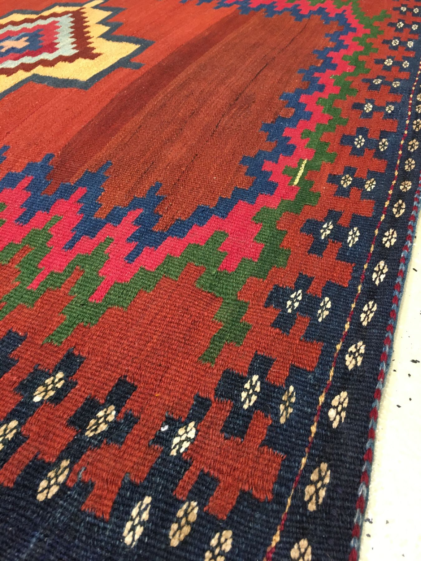 Detail d: Afschar "Sofreh" alt, Südpersien Sirjan-Region, um 1930/1940, Wolle gewebt auf Wolle. Dekorative flachgewebte Sofreh aus Südpersien in ...