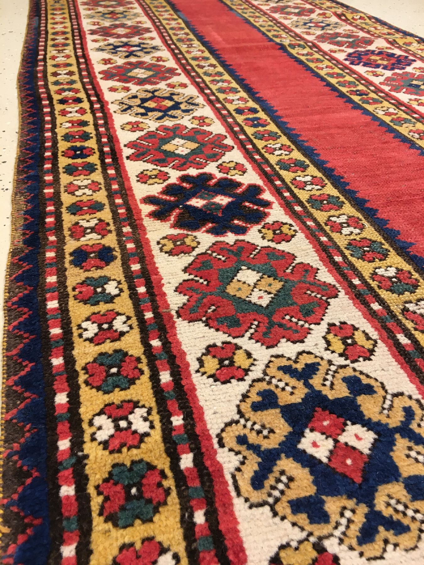 Detail e: Seltene Saliani "Galerie" antik, Südkaukasus, 19.Jhd., Wolle geknüpft auf Wolle. Diese seltenen Teppiche mit "Met-Hane" Feld ...