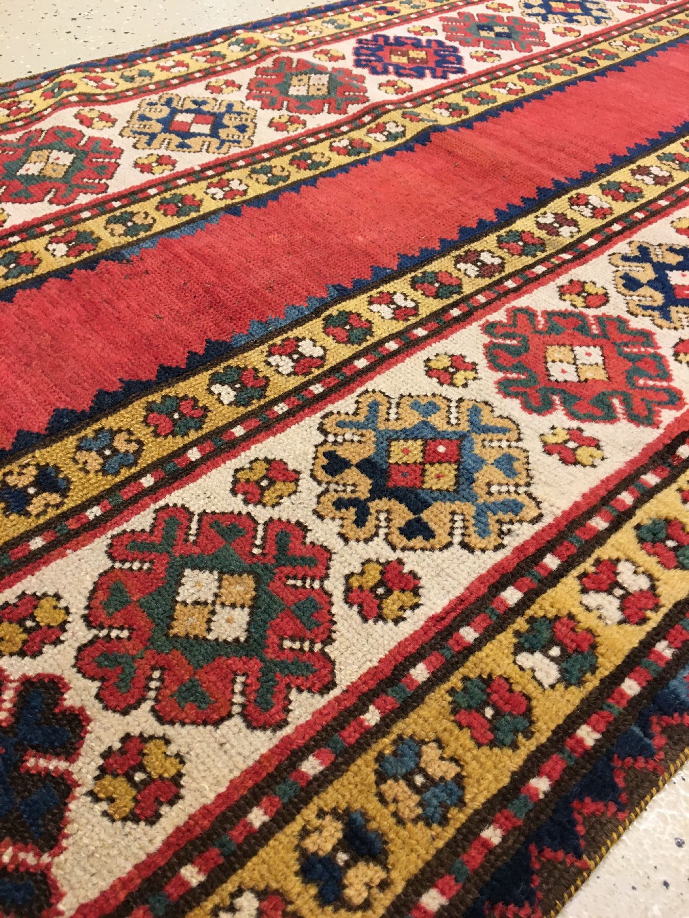 Detail g: Seltene Saliani "Galerie" antik, Südkaukasus, 19.Jhd., Wolle geknüpft auf Wolle. Diese seltenen Teppiche mit "Met-Hane" Feld ...