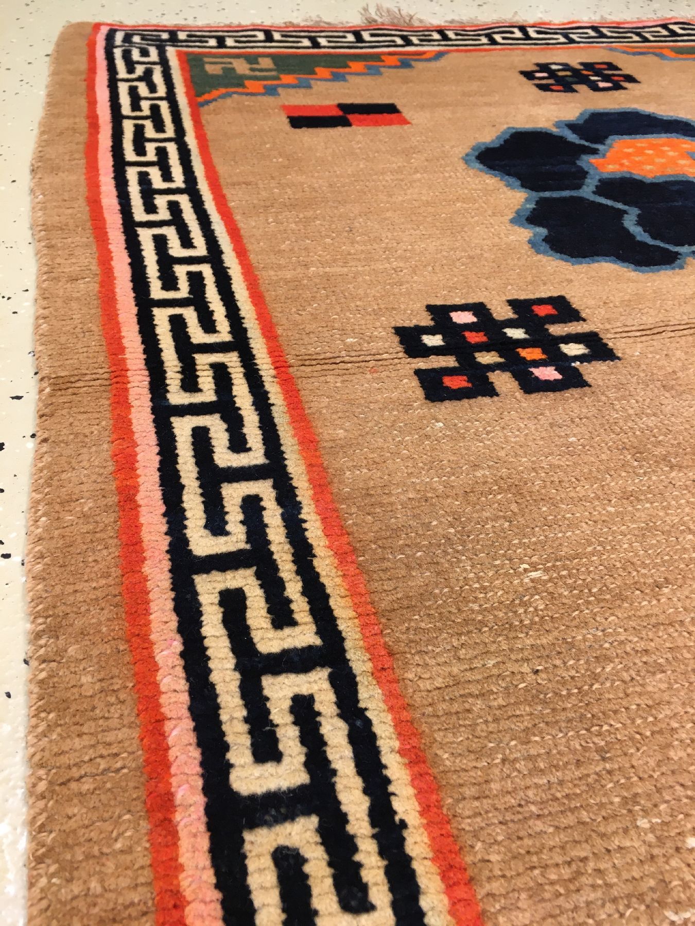 Detail g: Kampa-Dzong "Khaden" alt (Päonien), Südtibet, um 1920, Wolle geknüpft auf Wolle. Dekorativer tibetischer Schlafteppich mit Päonien ...