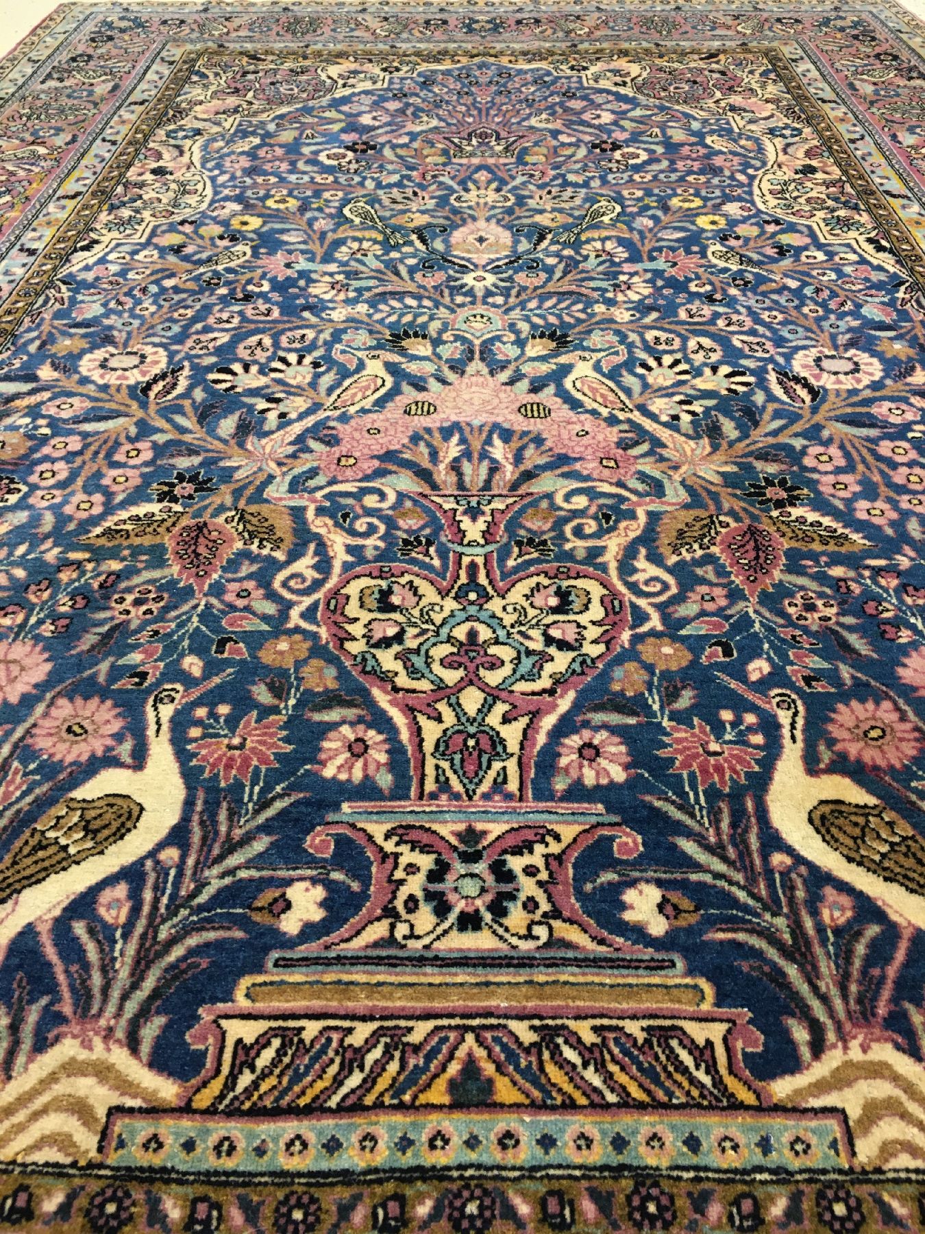 Detail b: Feiner Teheran antik (Mit Königskrone), Zentralpersien, um 1900, Korkwolle geknüpft auf Baumwolle. Hochwertiger Teheran mit sehr feiner Wolle und ...