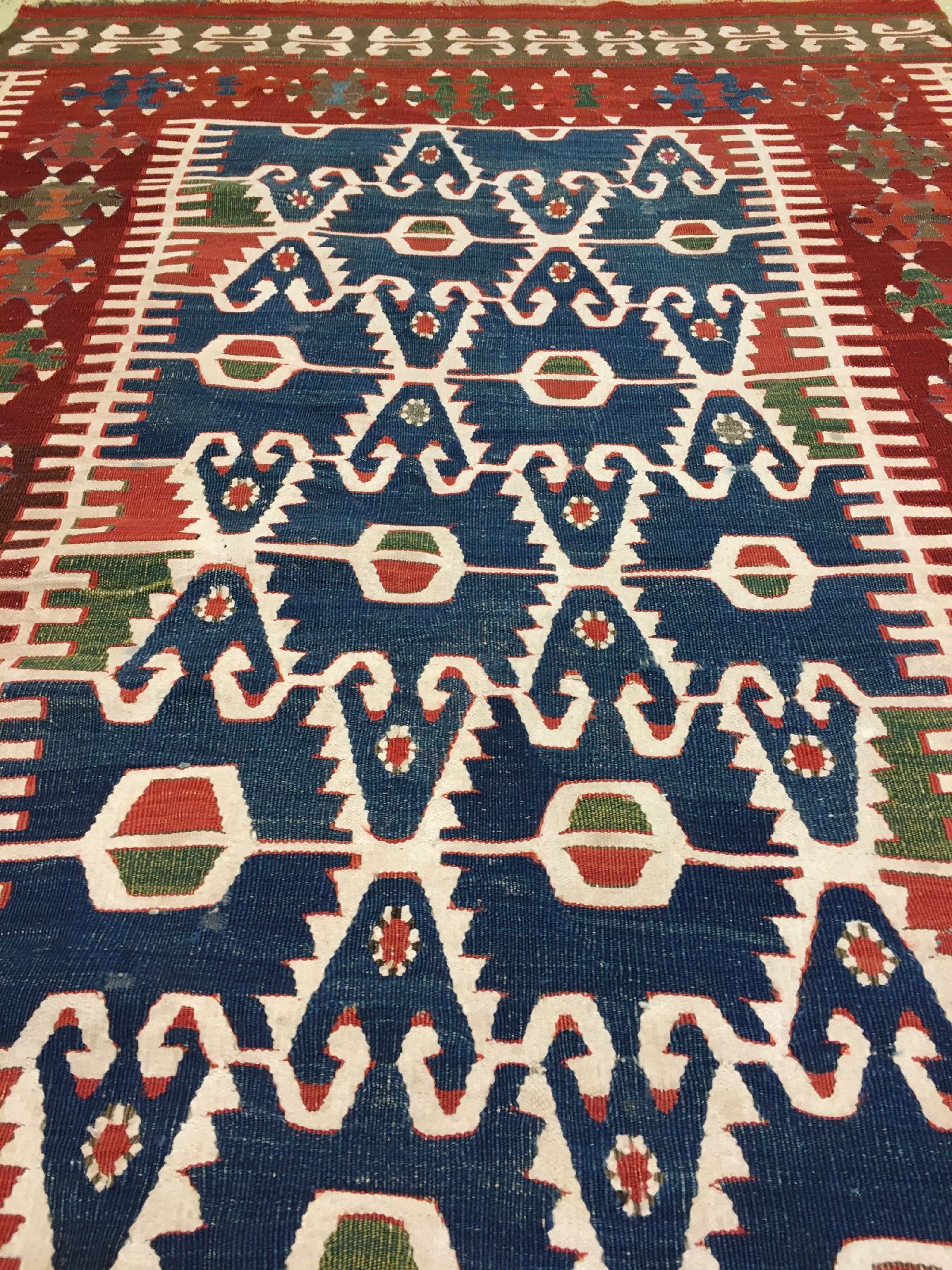 Detail f: Konya Kelim antik, Zentralanatolien, 19.Jhd., Wolle mit weißen Baumwoll-Highlights gewebt auf Wolle. Seltene Konya Kelim-Galerie im sogenannten ...