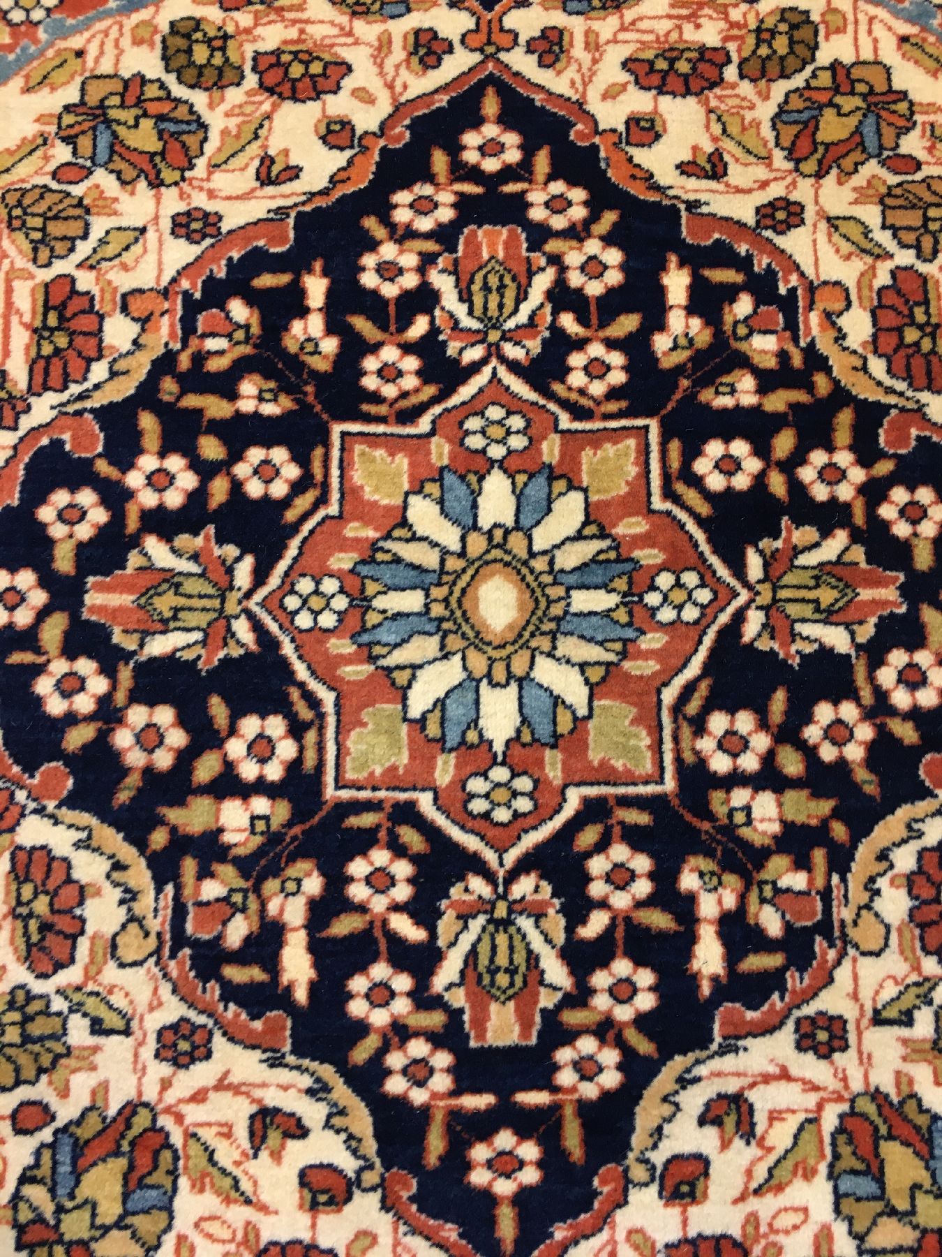 Detail f: Feiner Keschan "Mohtascham" antik, Zentralpersien, Ende 19.Jhd., Korkwolle geknüpft auf Baumwolle (Bordeuxrote Seiden Schirase). ...