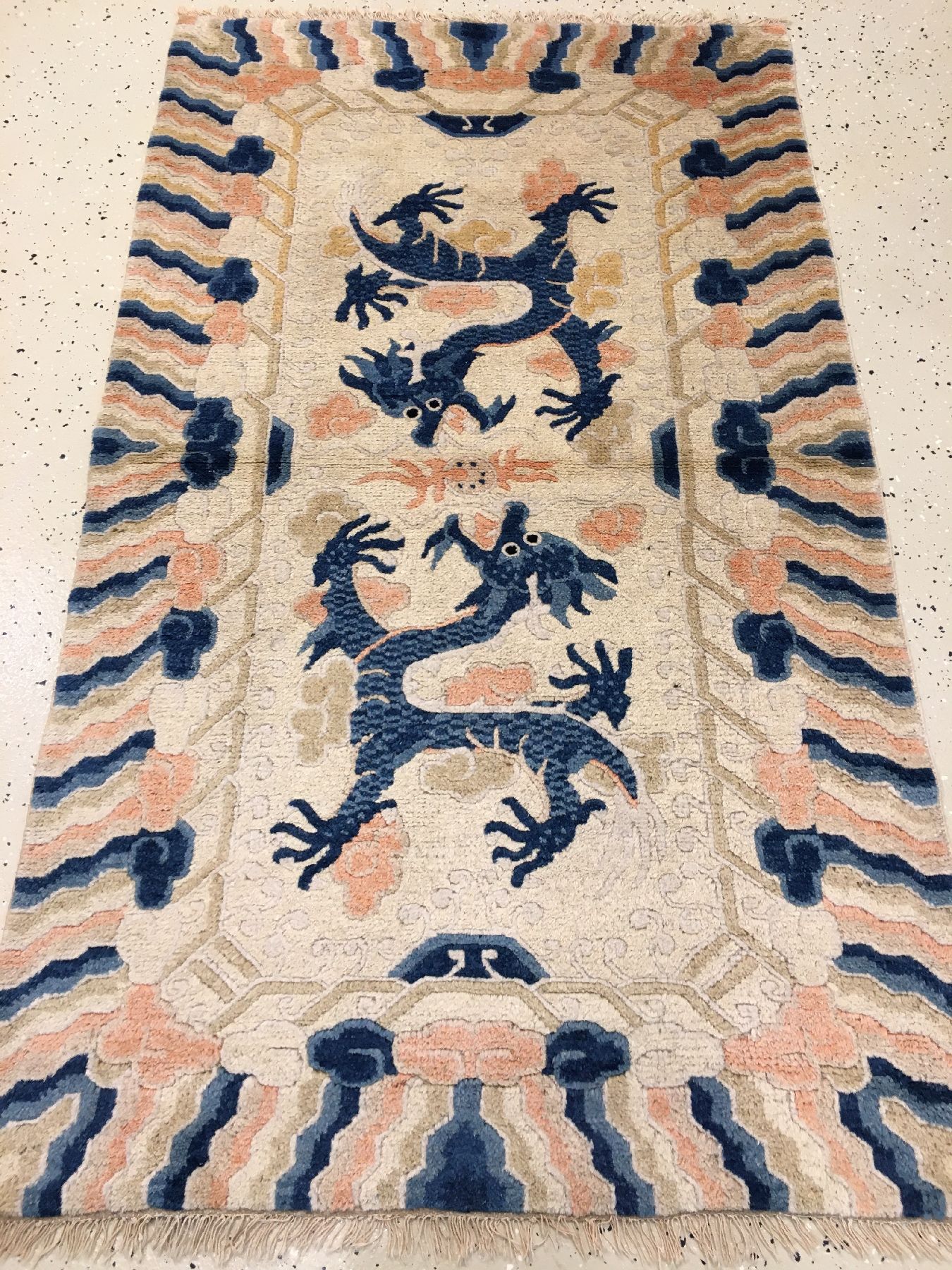 Detail a: Ning-Hsia "Drachenteppich" antik, Westchina, 19.Jhd., Wolle geknüpft auf Baumwolle. Seltener Ning-Hsia mit zwei fünfklauige ...