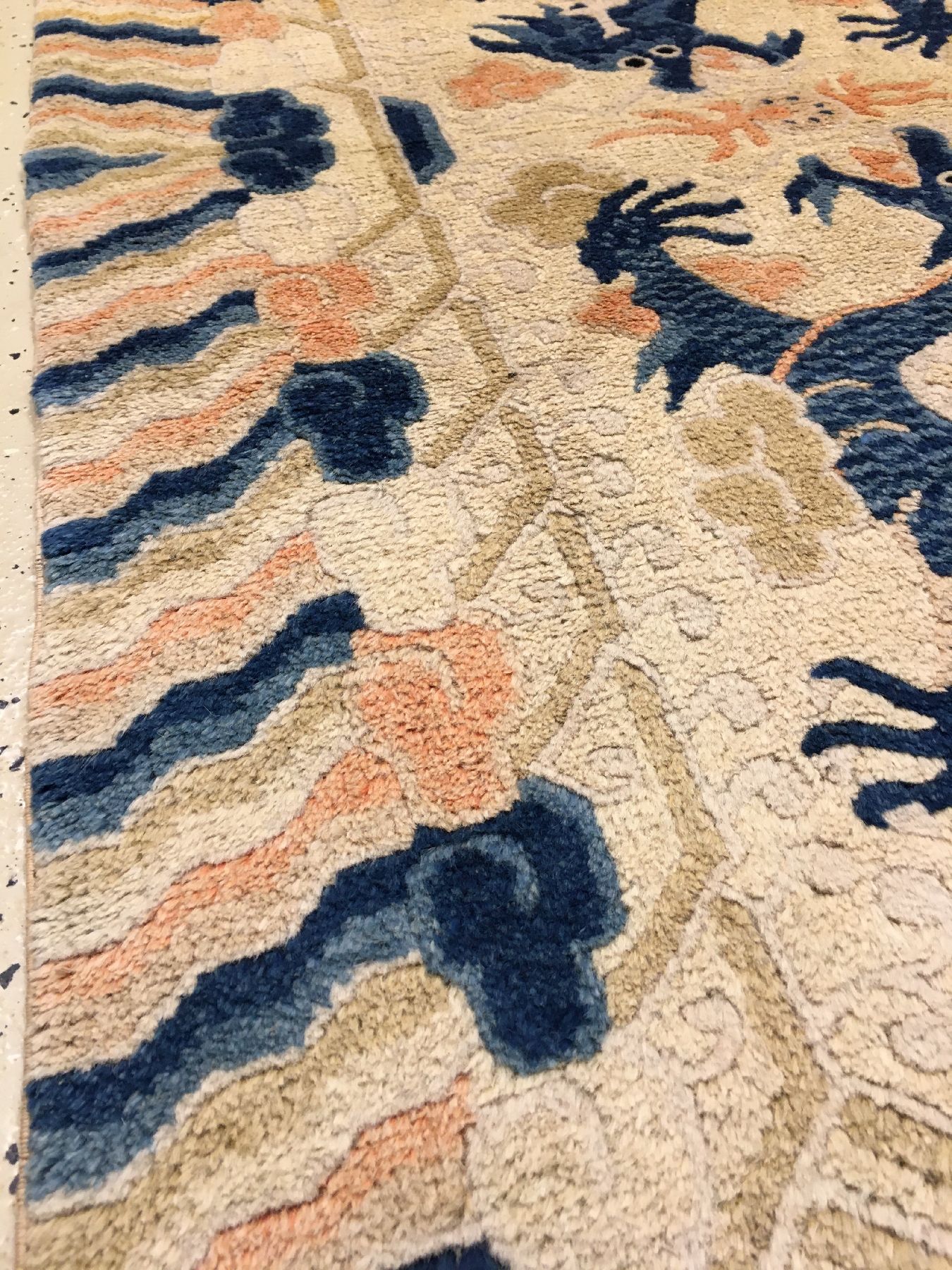 Detail f: Ning-Hsia "Drachenteppich" antik, Westchina, 19.Jhd., Wolle geknüpft auf Baumwolle. Seltener Ning-Hsia mit zwei fünfklauige ...