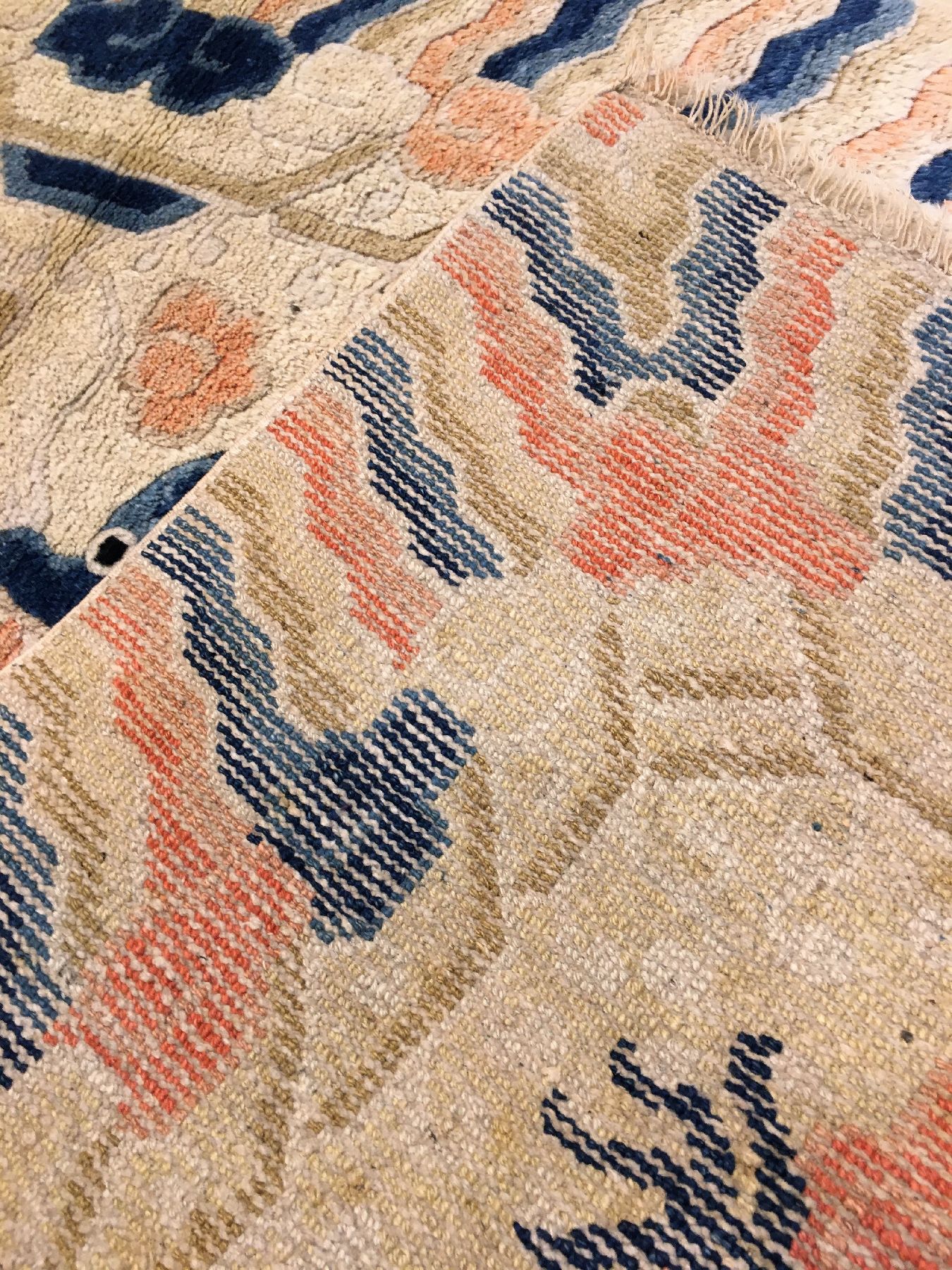 Detail g: Ning-Hsia "Drachenteppich" antik, Westchina, 19.Jhd., Wolle geknüpft auf Baumwolle. Seltener Ning-Hsia mit zwei fünfklauige ...