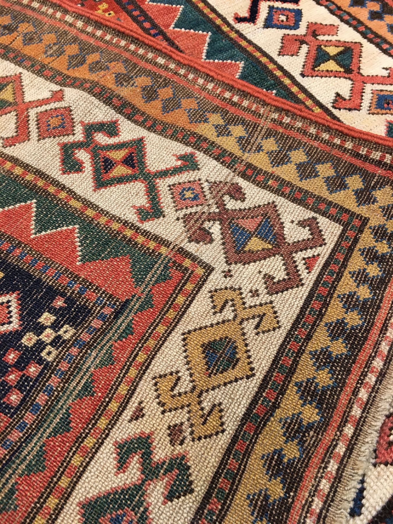 Detail h: Seltener Schahsavan antik, Nordwestpersien, 19.Jhd., Wolle geknüpft auf Wolle. Rarer geknüpfter Teppich im sogenannten "Long-Rug" Format ...