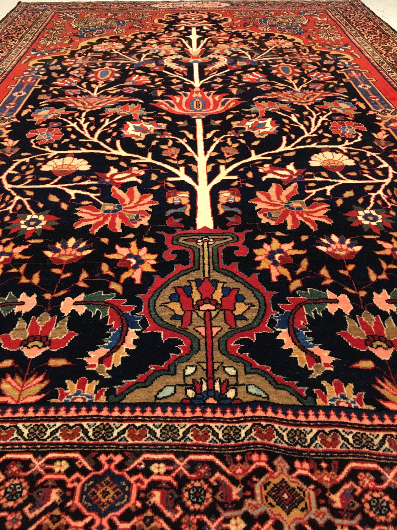Detail c: Feiner Farahan antik (Auftragsarbeit für Mirza Mohammad-Hossein Khan, einer der Stellvertreter von Mohammad Shah Qajar) "Signiert", ...