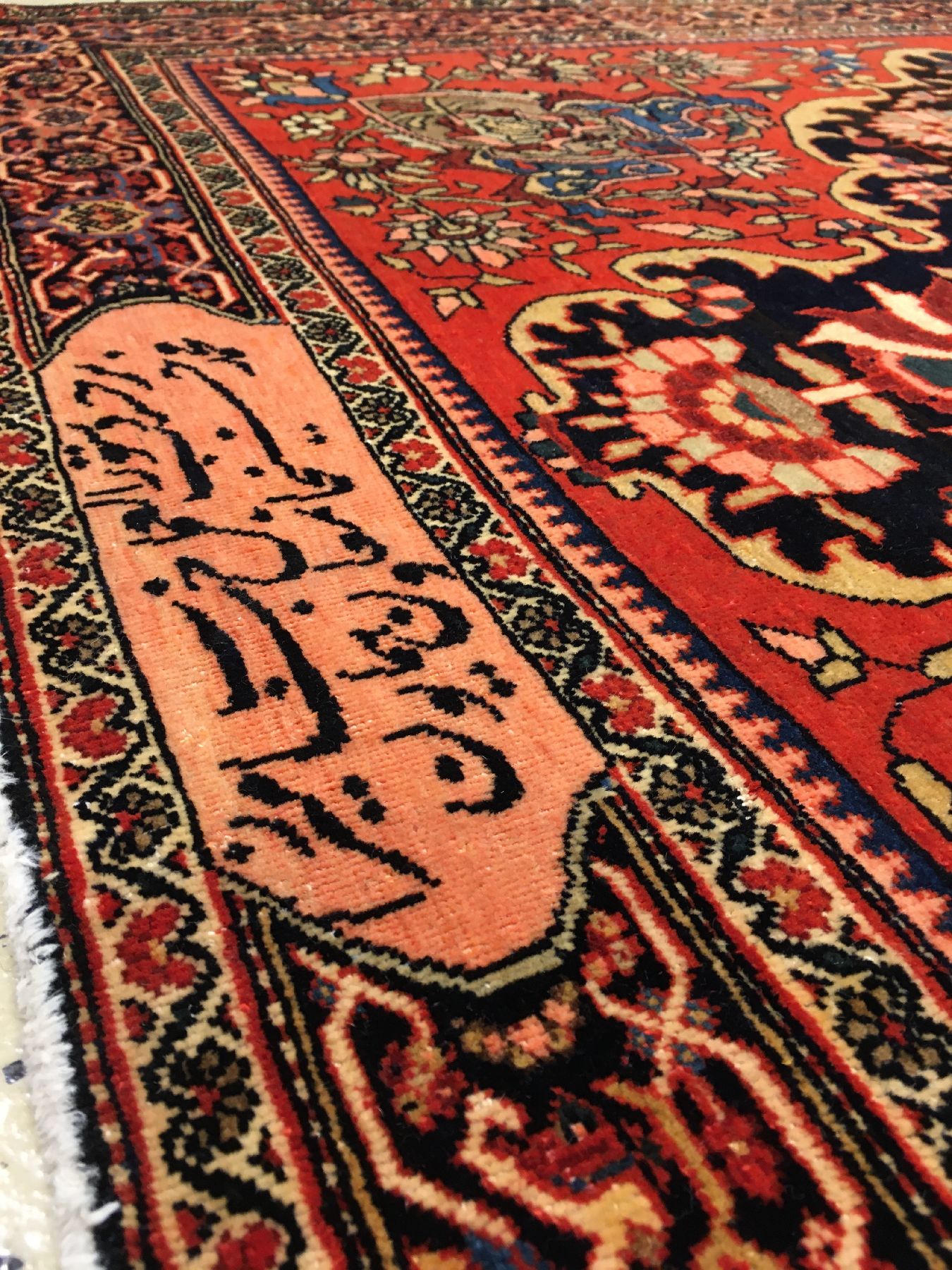 Detail f: Feiner Farahan antik (Auftragsarbeit für Mirza Mohammad-Hossein Khan, einer der Stellvertreter von Mohammad Shah Qajar) "Signiert", ...