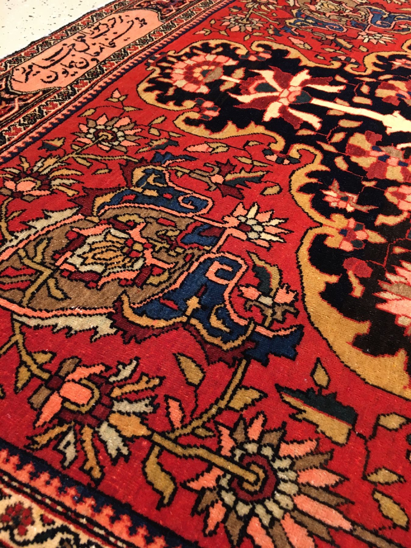 Detail g: Feiner Farahan antik (Auftragsarbeit für Mirza Mohammad-Hossein Khan, einer der Stellvertreter von Mohammad Shah Qajar) "Signiert", ...