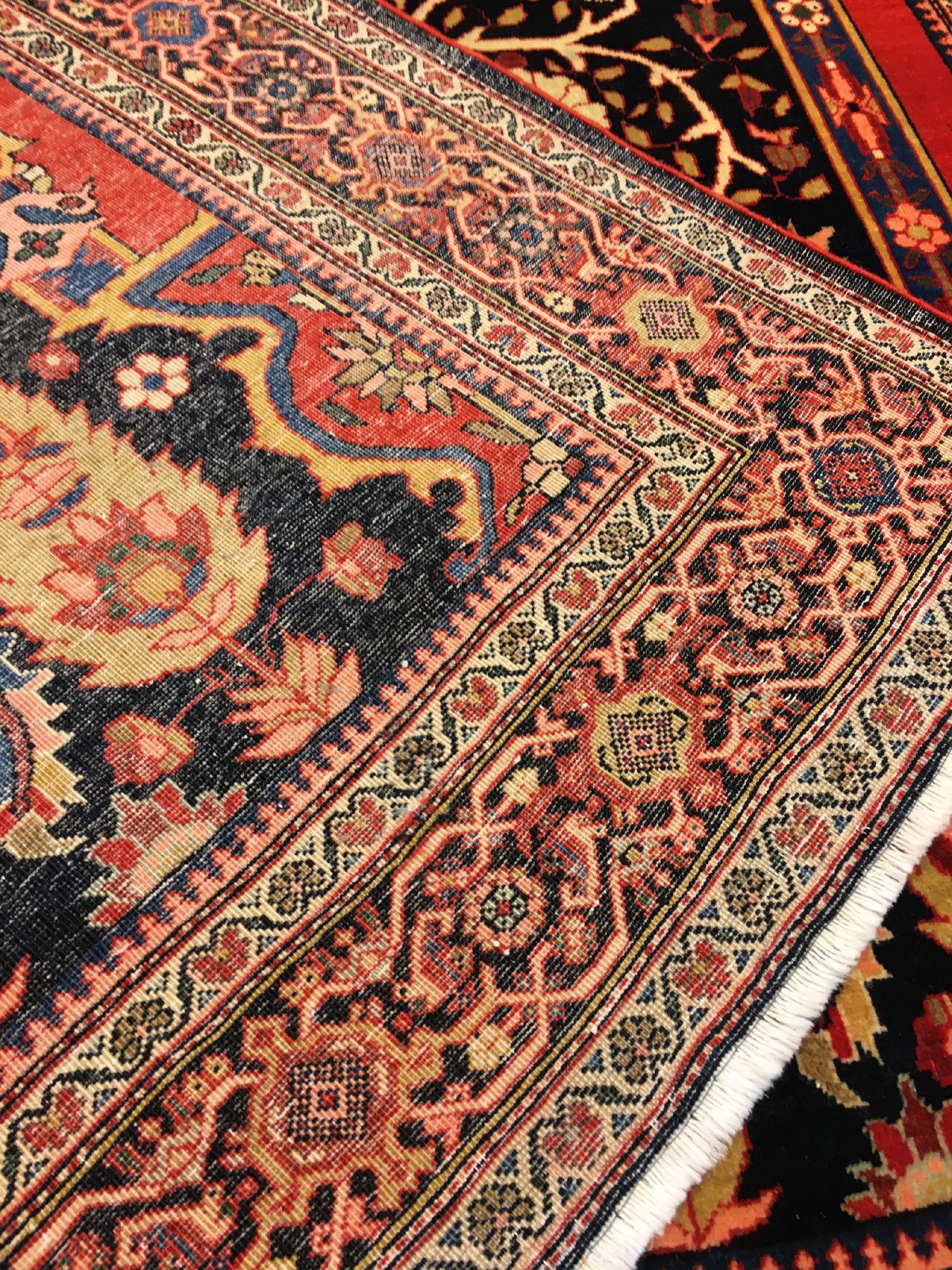 Detail h: Feiner Farahan antik (Auftragsarbeit für Mirza Mohammad-Hossein Khan, einer der Stellvertreter von Mohammad Shah Qajar) "Signiert", ...