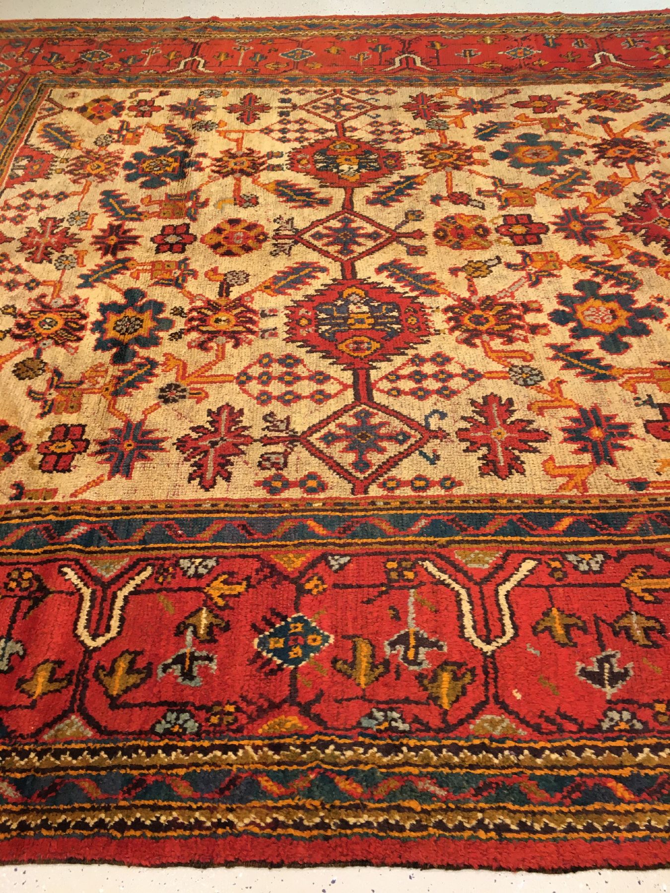 Detail g: Großer Uschak antik, Westanatolien, Ende 19.Jhd., Wolle geknüpft auf Wolle. Dekorativer und fast quadratischer Uschak Salon-Teppich mit eleganter ...