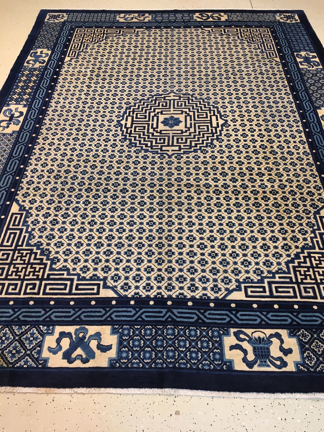 Detail a: Großer Peking antik, Nordostchina, 19.Jhd., Korkwolle geknüpft auf Baumwolle. Hochdekorativer Teppich aus den Werkstätten in Peking mit sehr ...
