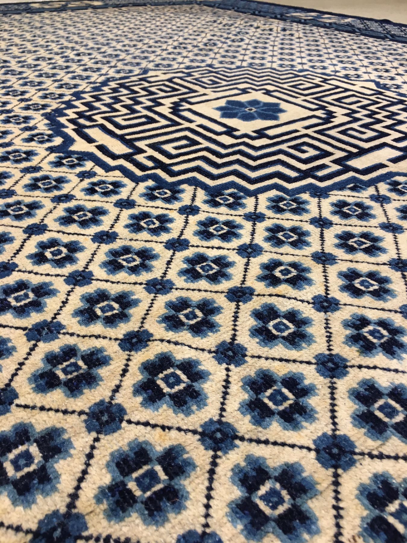 Detail d: Großer Peking antik, Nordostchina, 19.Jhd., Korkwolle geknüpft auf Baumwolle. Hochdekorativer Teppich aus den Werkstätten in Peking mit sehr ...