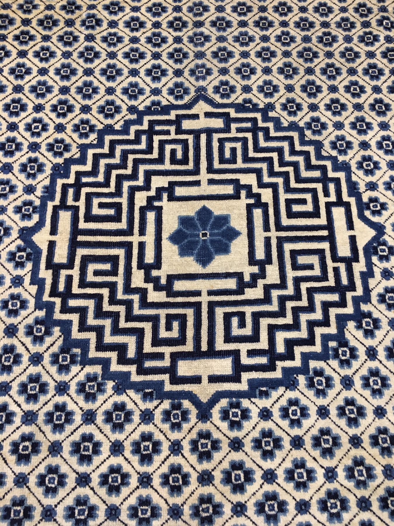 Detail e: Großer Peking antik, Nordostchina, 19.Jhd., Korkwolle geknüpft auf Baumwolle. Hochdekorativer Teppich aus den Werkstätten in Peking mit sehr ...