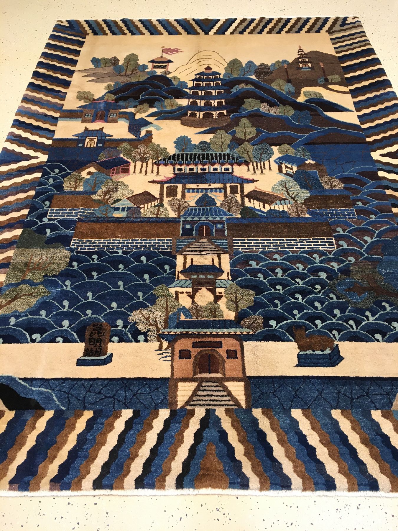 Detail a: Feiner Peking "Bildteppich" alt (Kunming See), Nordostchina, um 1920/1930, Korkwolle geknüpft auf Baumwolle. Der Kunming-See befindet ...