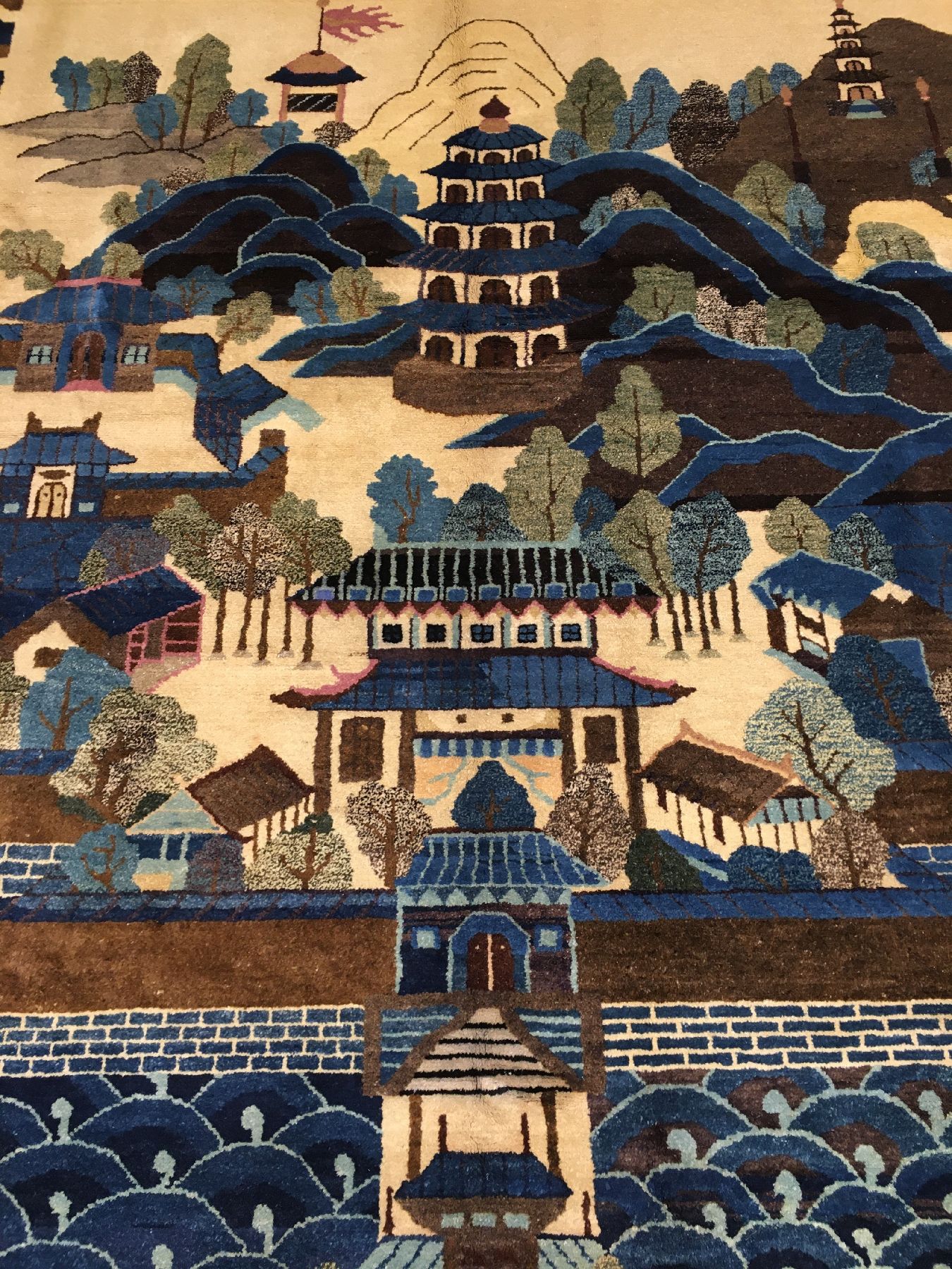 Detail c: Feiner Peking "Bildteppich" alt (Kunming See), Nordostchina, um 1920/1930, Korkwolle geknüpft auf Baumwolle. Der Kunming-See befindet ...