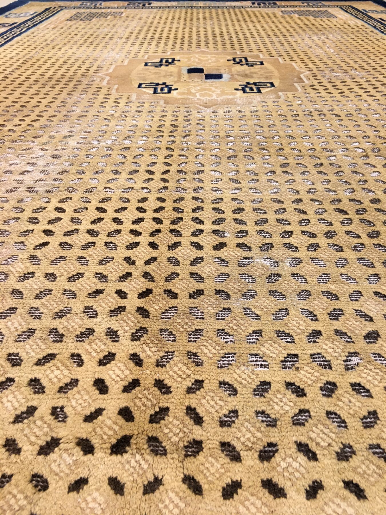 Detail c: Früher Ning-Hsia "Maisfeld-Teppich" antik (Qing Dynastie), Westchina, 18.Jhd., Wolle geknüpft auf Baumwolle. Großer früher Teppich aus ...
