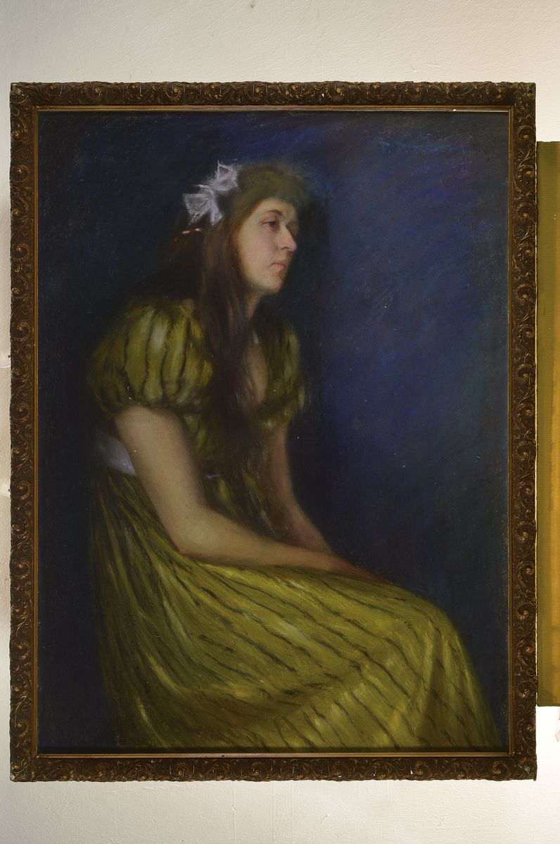 Detail k: Friedrich Ferdinand Koch, 1863 Landau- 1923, Dreiviertelstück, Pastell auf Pappe, besinnlicher Ausdruck einer jungen Dame im Biedermeierkleid, ...