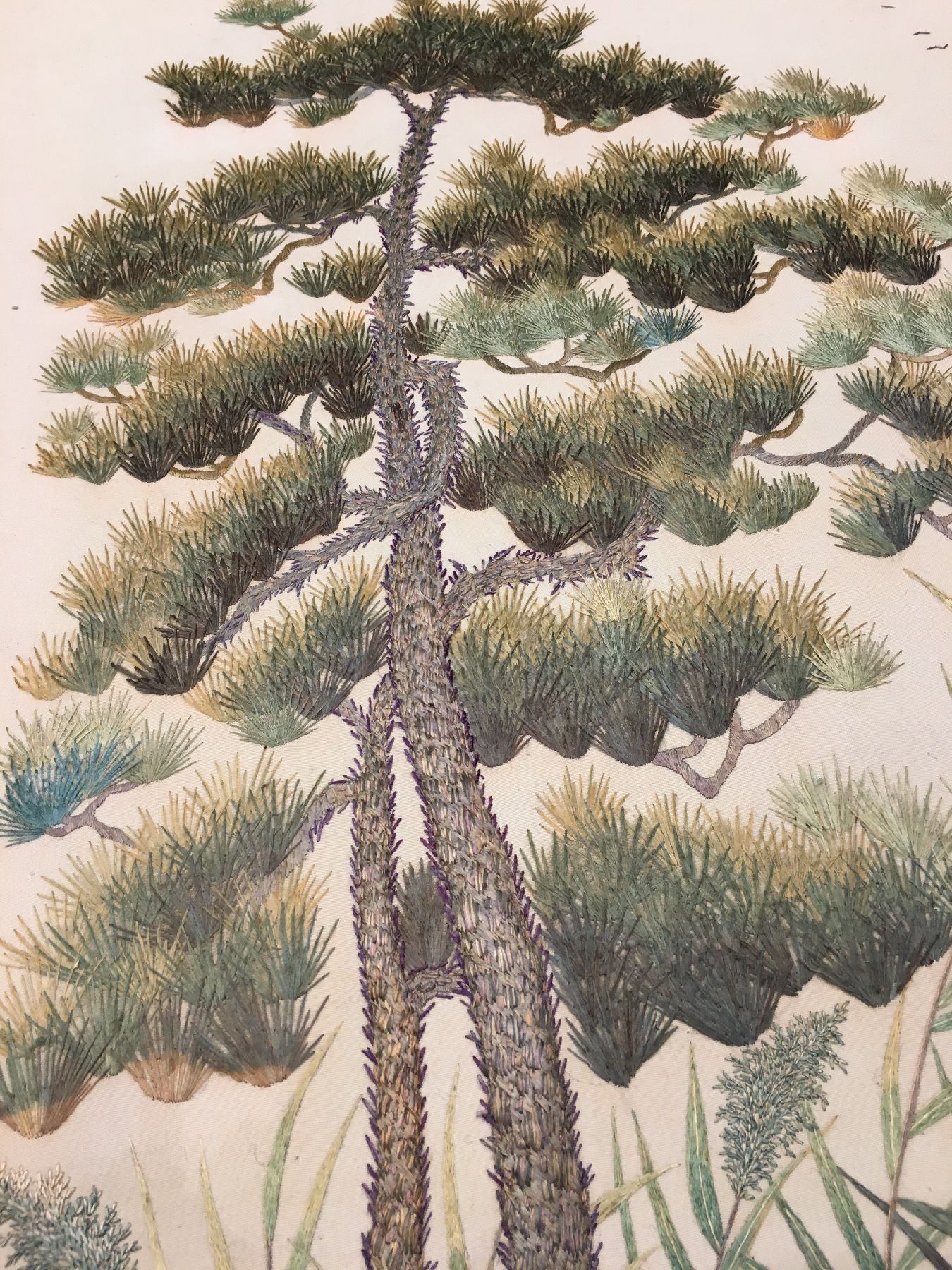 Detail f: Sehr feine "Seidenstickerei" antik (Tigerfamilie), Japan, Ende 19.Jhd., reine Naturseide. Bemerkenswerte Handarbeit aus Japan mit sehr ...