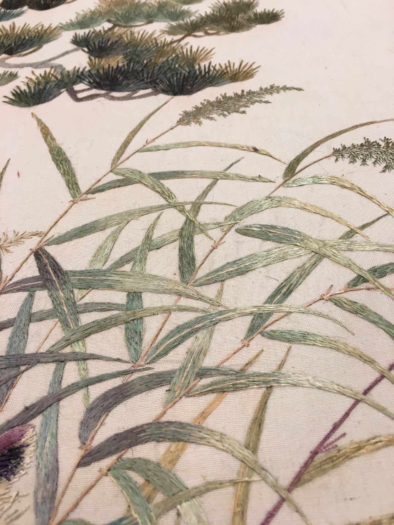 Detail g: Sehr feine "Seidenstickerei" antik (Tigerfamilie), Japan, Ende 19.Jhd., reine Naturseide. Bemerkenswerte Handarbeit aus Japan mit sehr ...