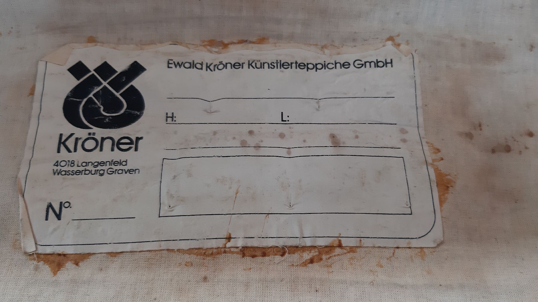 Detail c: Herbert Bayer, Künstlerteppich, Ewald Kröner Künstlerteppiche GmbH, Langenfeld, bläuliche und rosefarbene Quadrate auf braunem Grund, signiert, ...