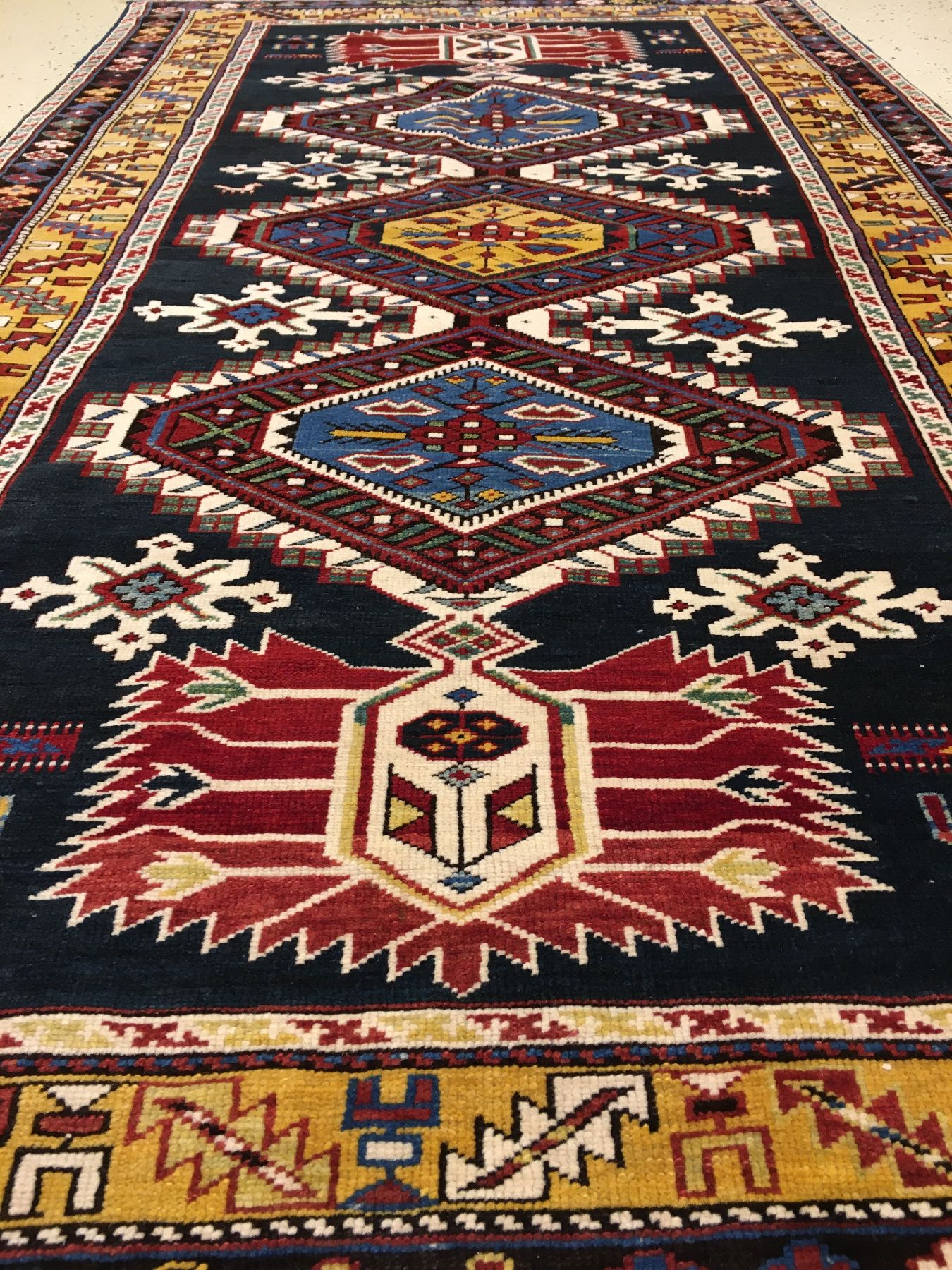 Detail b: Feiner Karagaschli antik, Ostkaukasus Kuba-Gebiet, 19.Jhd., Wolle geknüpft auf Wolle. Sehr fein geknüpfter Karagaschli mit Rautenmuster und ...