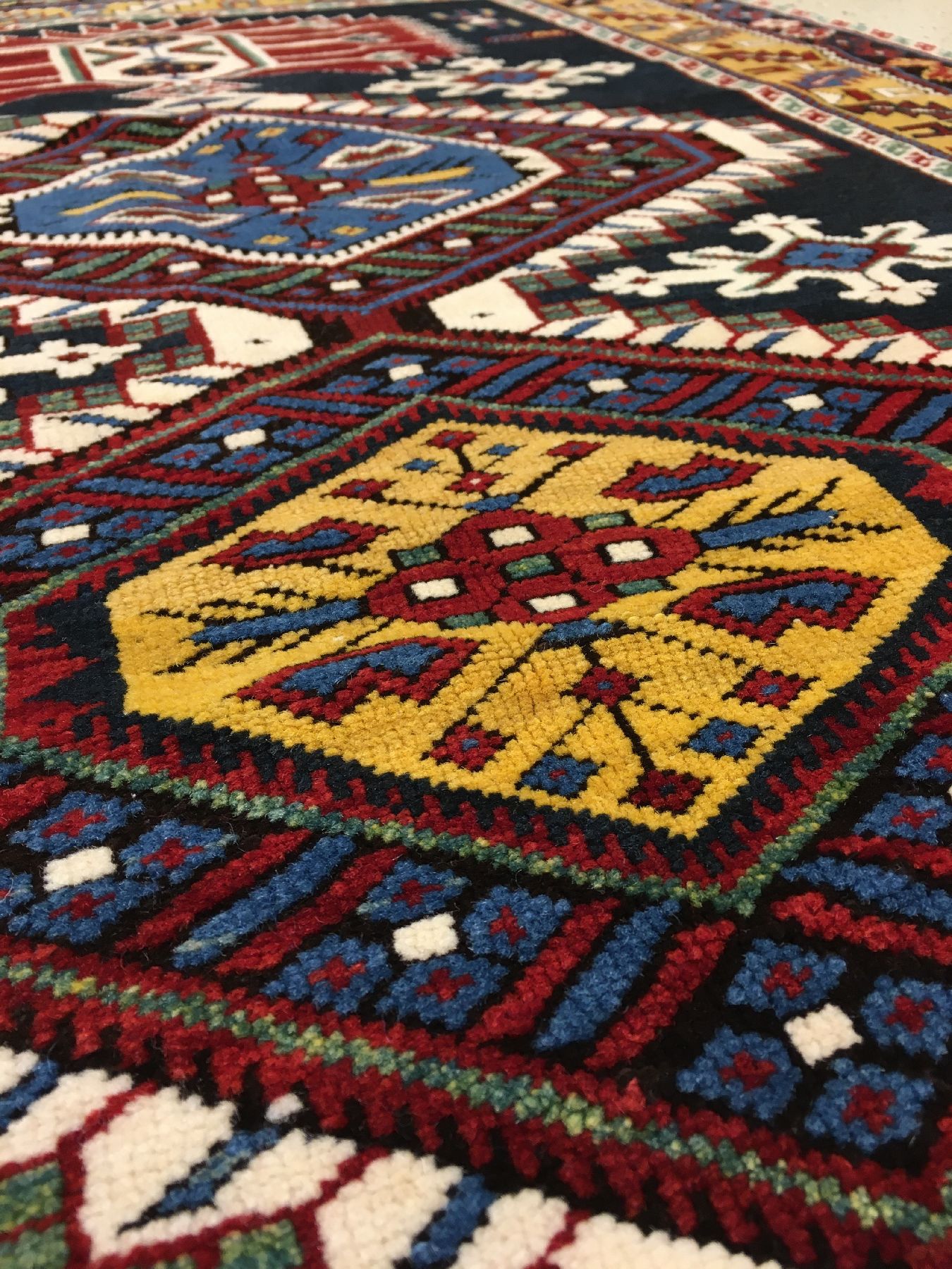 Detail e: Feiner Karagaschli antik, Ostkaukasus Kuba-Gebiet, 19.Jhd., Wolle geknüpft auf Wolle. Sehr fein geknüpfter Karagaschli mit Rautenmuster und ...