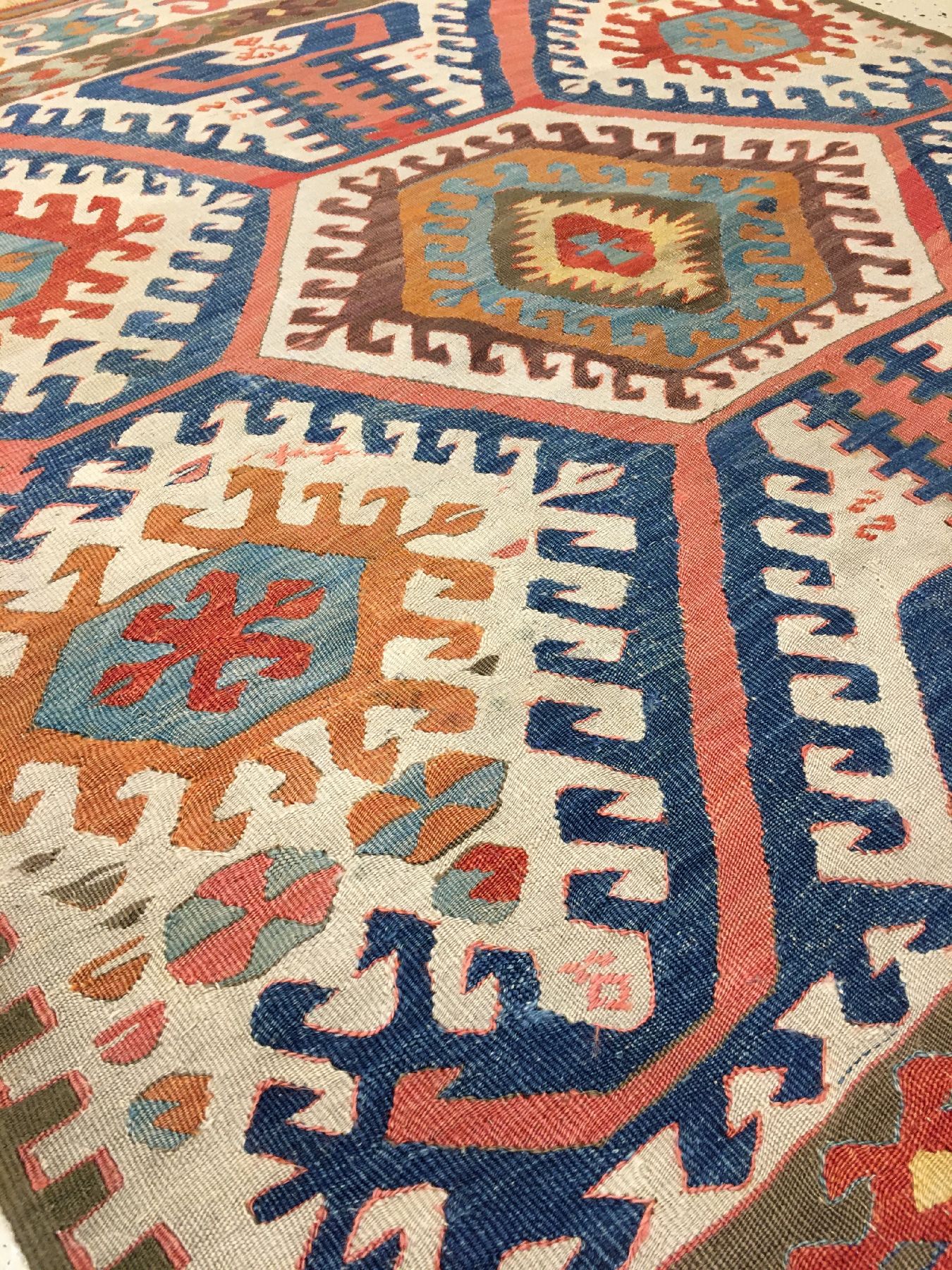Detail c: Seltener Hotamis "Kelim" antik, Zentralanatolien Konya-Region, 19.Jhd., Wolle gewebt auf Wolle. Kleinformatige Sitzunterlage der ...