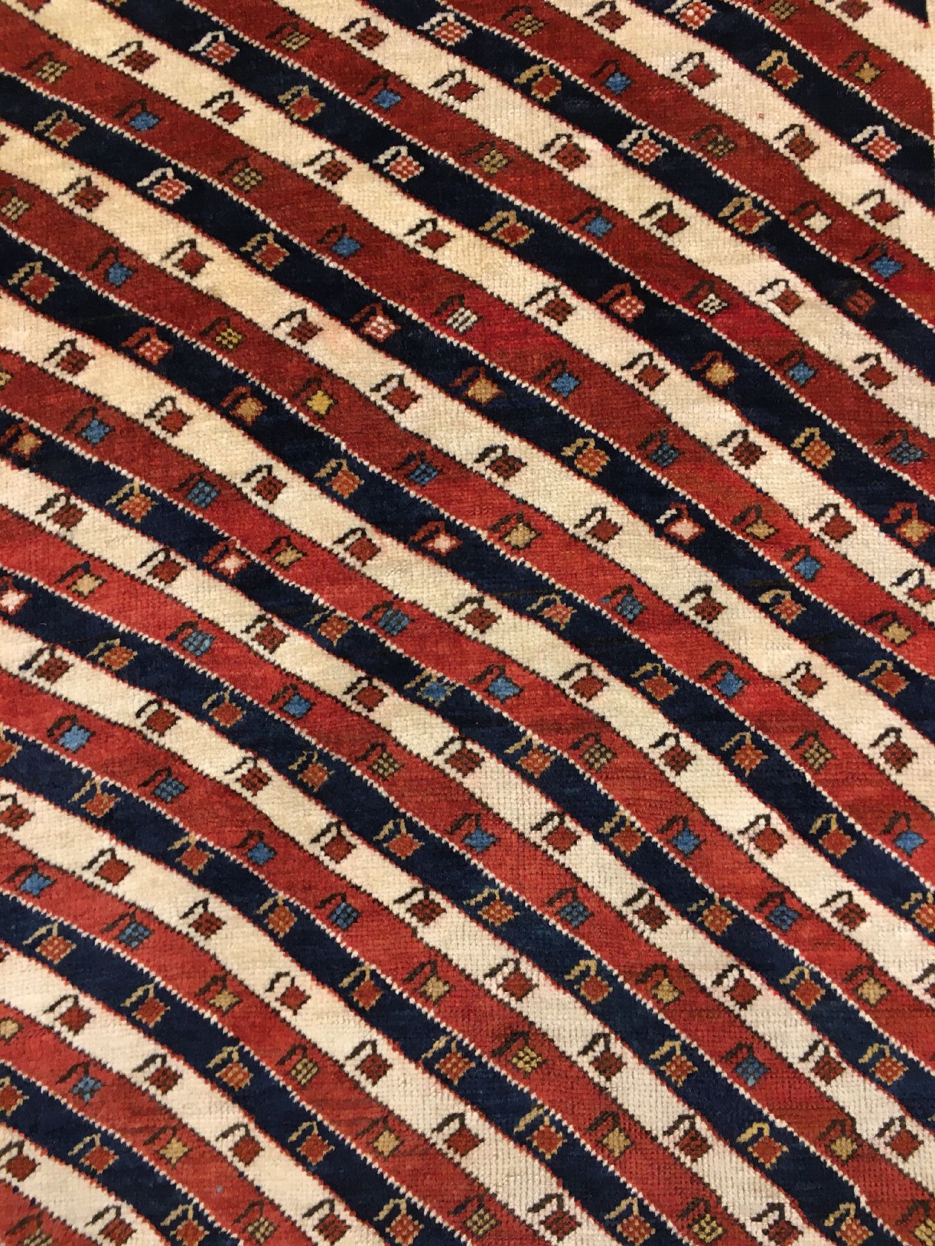 Detail d: Streifen Kasak antik, Südkaukasus, Ende 19.Jhd., Wolle geknüpft auf Wolle. Südkaukasischer Long-Rug Teppich mit rot-blau und weißen ...