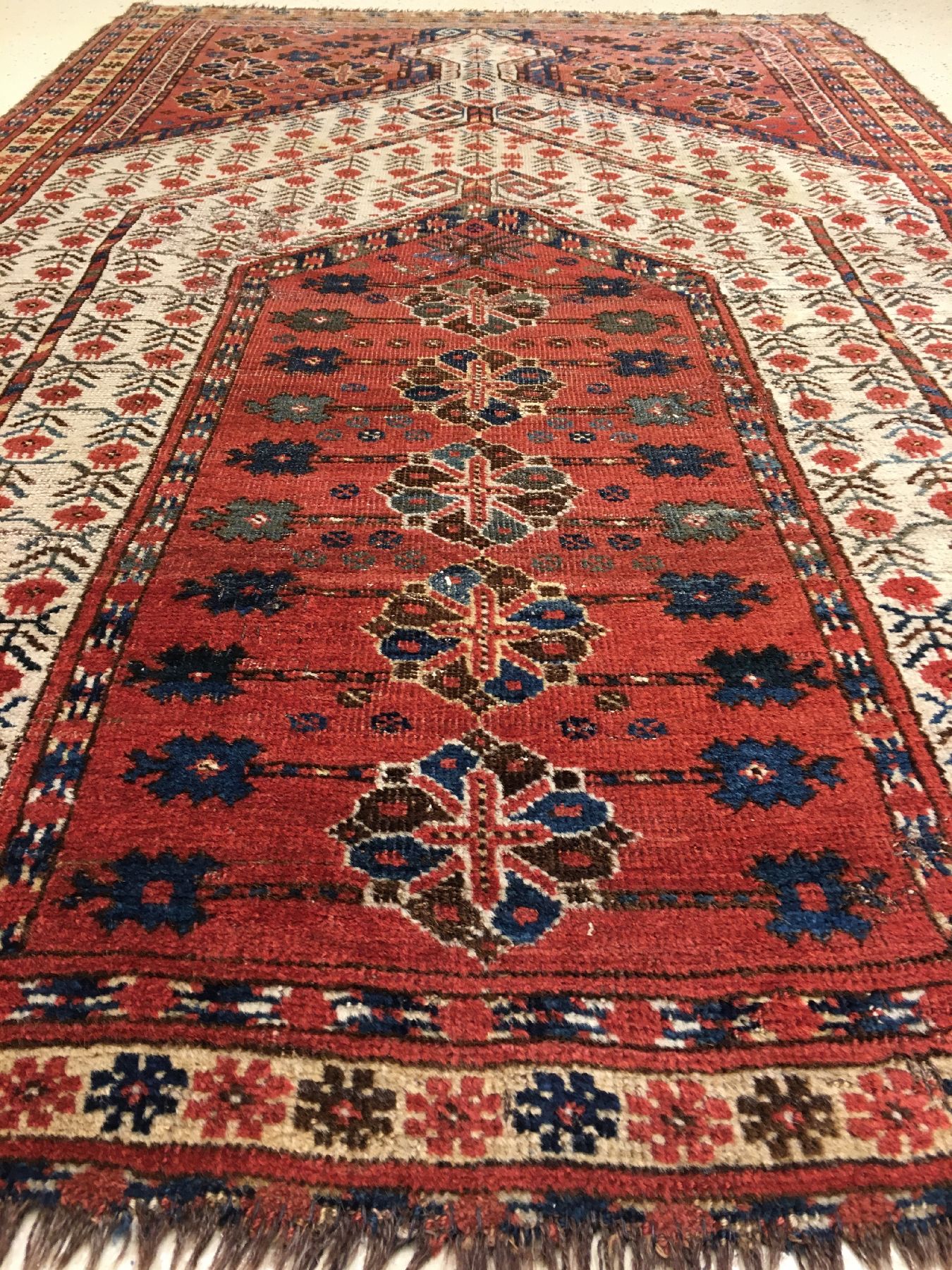 Detail b: Beschir "Gebetsteppich" antik, Turkmenistan Amu-Darja, Mitte 19.Jhd., Wolle geknüpft auf Wolle/Ziegenhaar. Typischer Gebetsteppich der ...