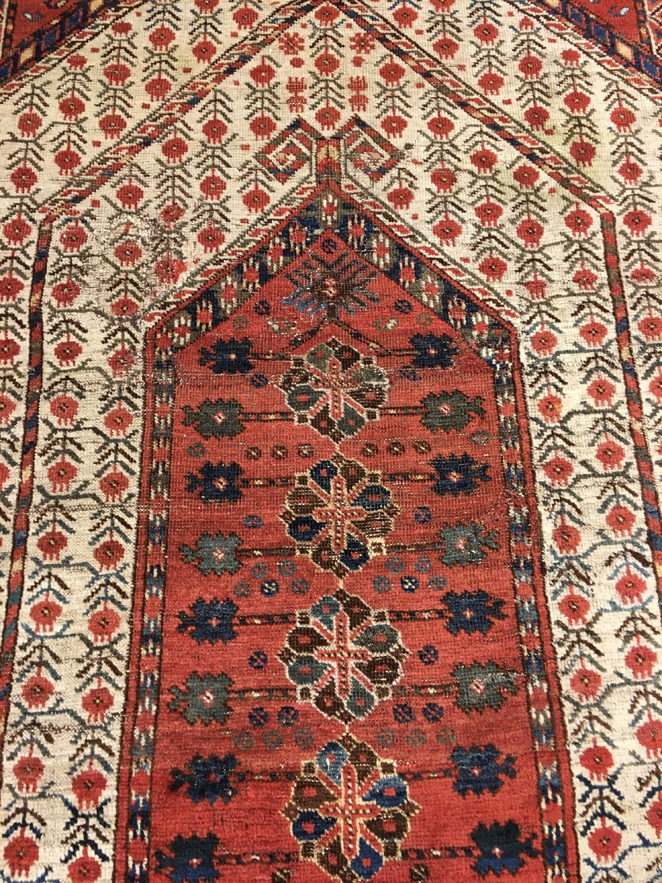 Detail d: Beschir "Gebetsteppich" antik, Turkmenistan Amu-Darja, Mitte 19.Jhd., Wolle geknüpft auf Wolle/Ziegenhaar. Typischer Gebetsteppich der ...