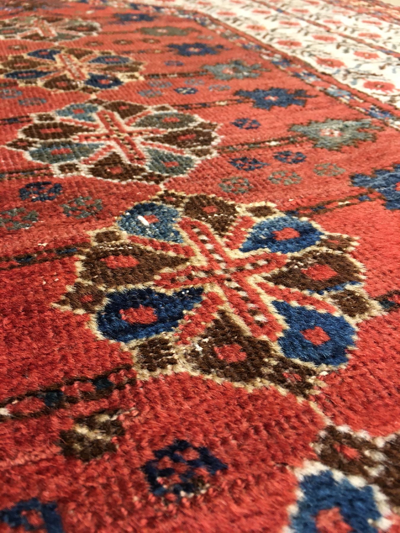 Detail e: Beschir "Gebetsteppich" antik, Turkmenistan Amu-Darja, Mitte 19.Jhd., Wolle geknüpft auf Wolle/Ziegenhaar. Typischer Gebetsteppich der ...