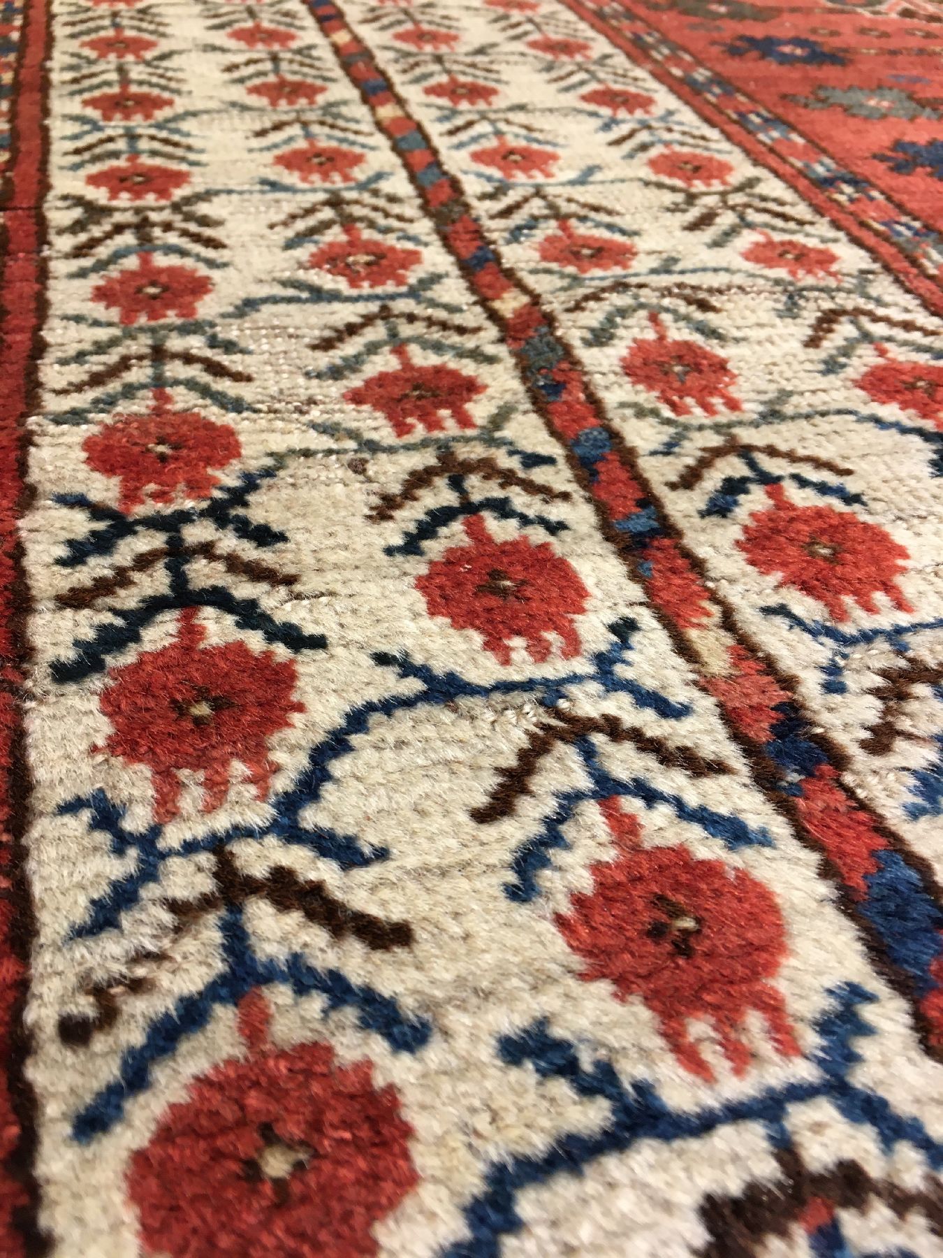 Detail f: Beschir "Gebetsteppich" antik, Turkmenistan Amu-Darja, Mitte 19.Jhd., Wolle geknüpft auf Wolle/Ziegenhaar. Typischer Gebetsteppich der ...
