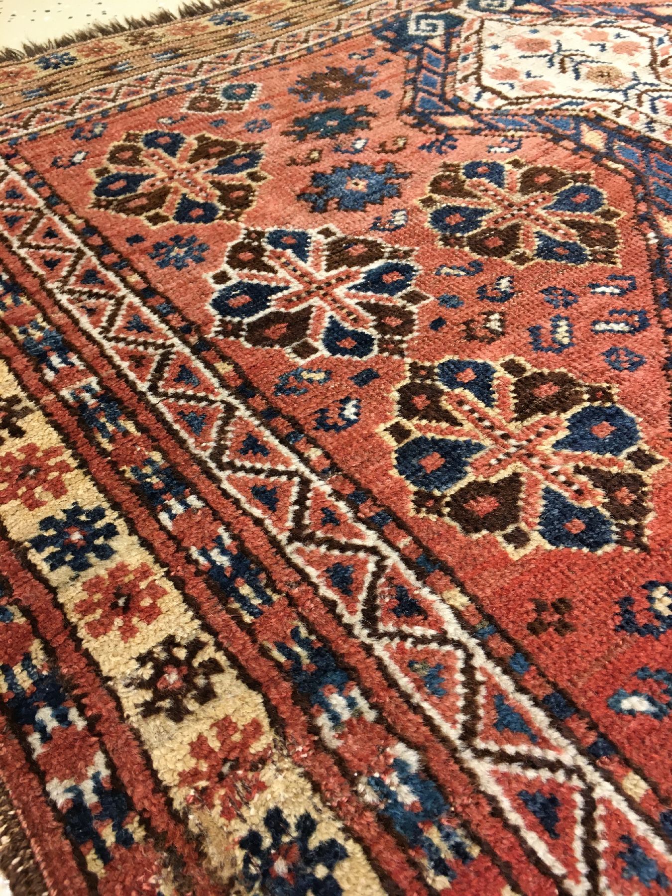 Detail g: Beschir "Gebetsteppich" antik, Turkmenistan Amu-Darja, Mitte 19.Jhd., Wolle geknüpft auf Wolle/Ziegenhaar. Typischer Gebetsteppich der ...
