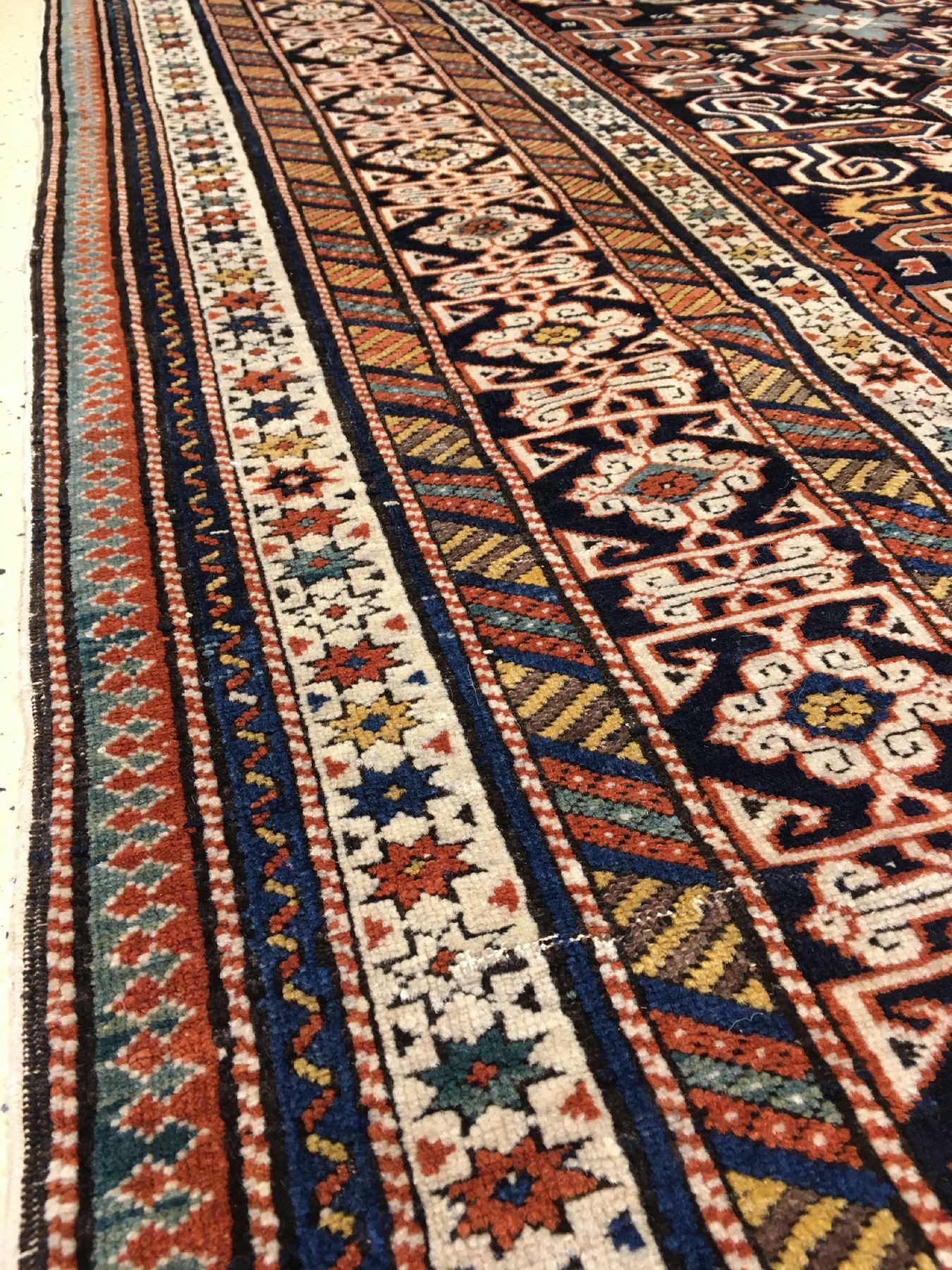 Detail e: Sehr feiner Perepedil antik, Ostkaukasus Schirwan-Gebiet, Ende 19.Jhd., Wolle geknüpft auf Wolle. Bemerkenswert fein geknüpfter Perepedil mit ...