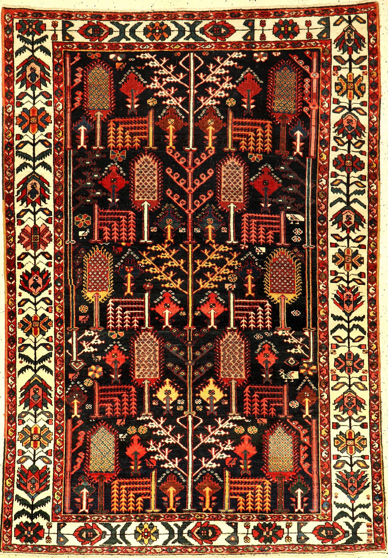 Feiner Bachtiari antik (Baum-Garten Design), Westliches Zentralpersien, um 1900, Wolle geknüpft auf Baumwolle. Dekorativer Teppich der Bachtiaren ...