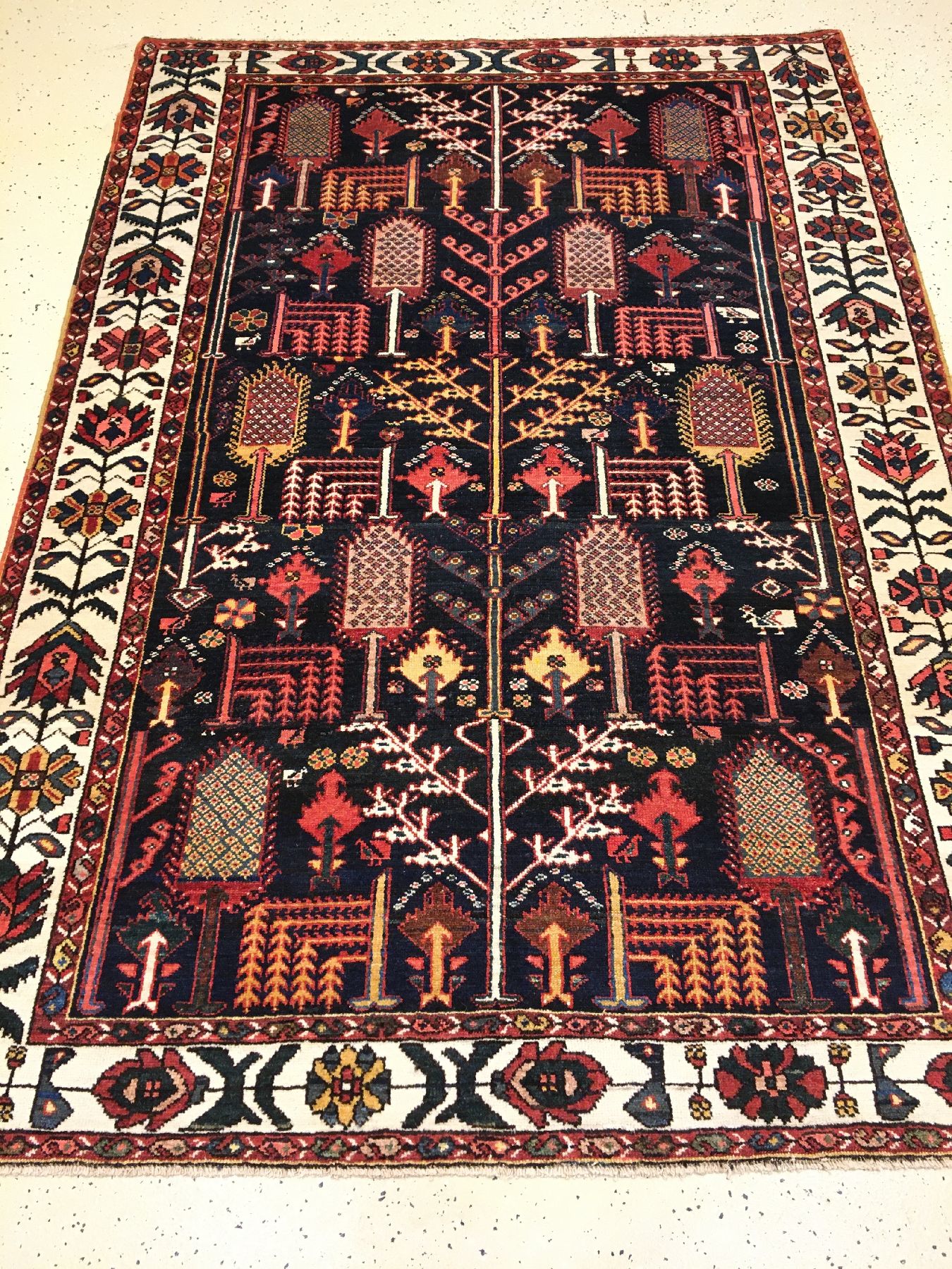 Detail a: Feiner Bachtiari antik (Baum-Garten Design), Westliches Zentralpersien, um 1900, Wolle geknüpft auf Baumwolle. Dekorativer Teppich der Bachtiaren ...