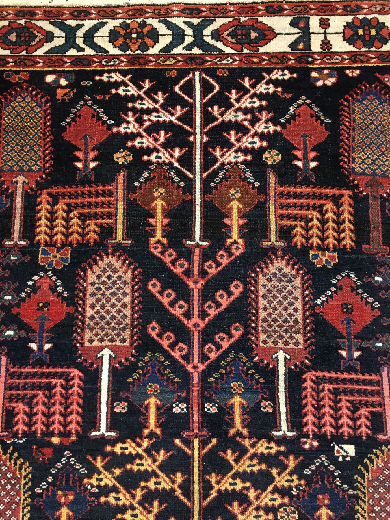 Detail d: Feiner Bachtiari antik (Baum-Garten Design), Westliches Zentralpersien, um 1900, Wolle geknüpft auf Baumwolle. Dekorativer Teppich der Bachtiaren ...