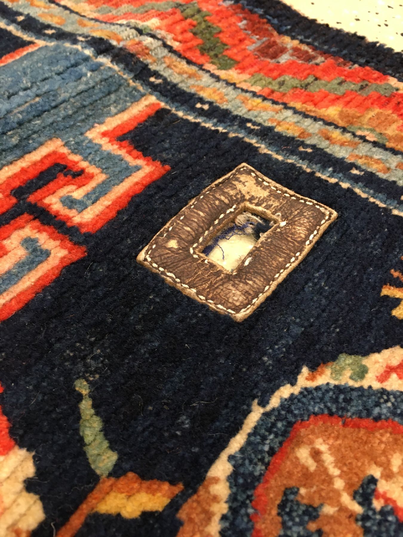 Detail f: Feiner Schigatse "Makden" antik (Drachen), Südtibet, um 1900, Wolle geknüpft auf Wolle. Tibetische Sattelauflage in feiner Qualität, ...