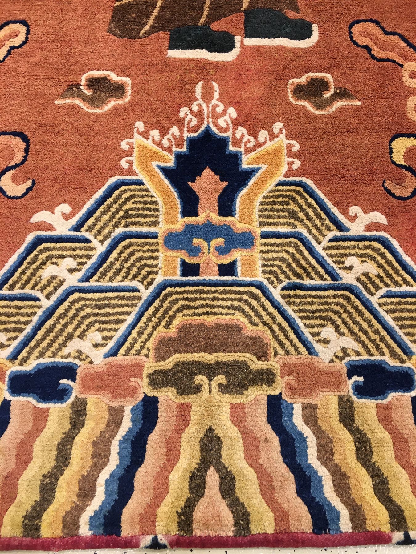 Detail f: Ning-Hsia "Tempelteppich" antik (Lama Aufruf zum Gebet), Westchina, Mitte 19.Jhd., Wolle geknüpft auf Baumwolle. Seltener Tempelteppich ...