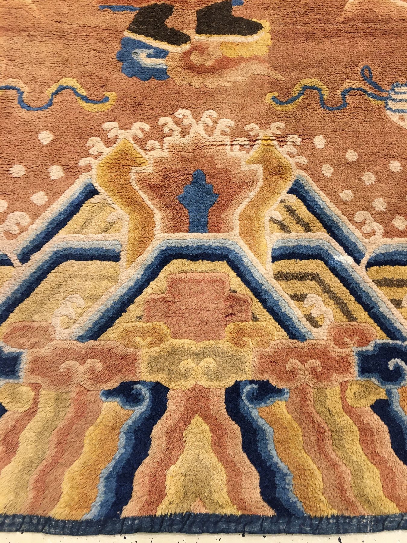 Detail f: Seltener Ning-Hsia "Tempelteppich" antik (Lama Aufruf zum Gebet), Westchina, 1.Hälfte 19.Jhd., Wolle geknüpft auf Baumwolle. Rarer ...