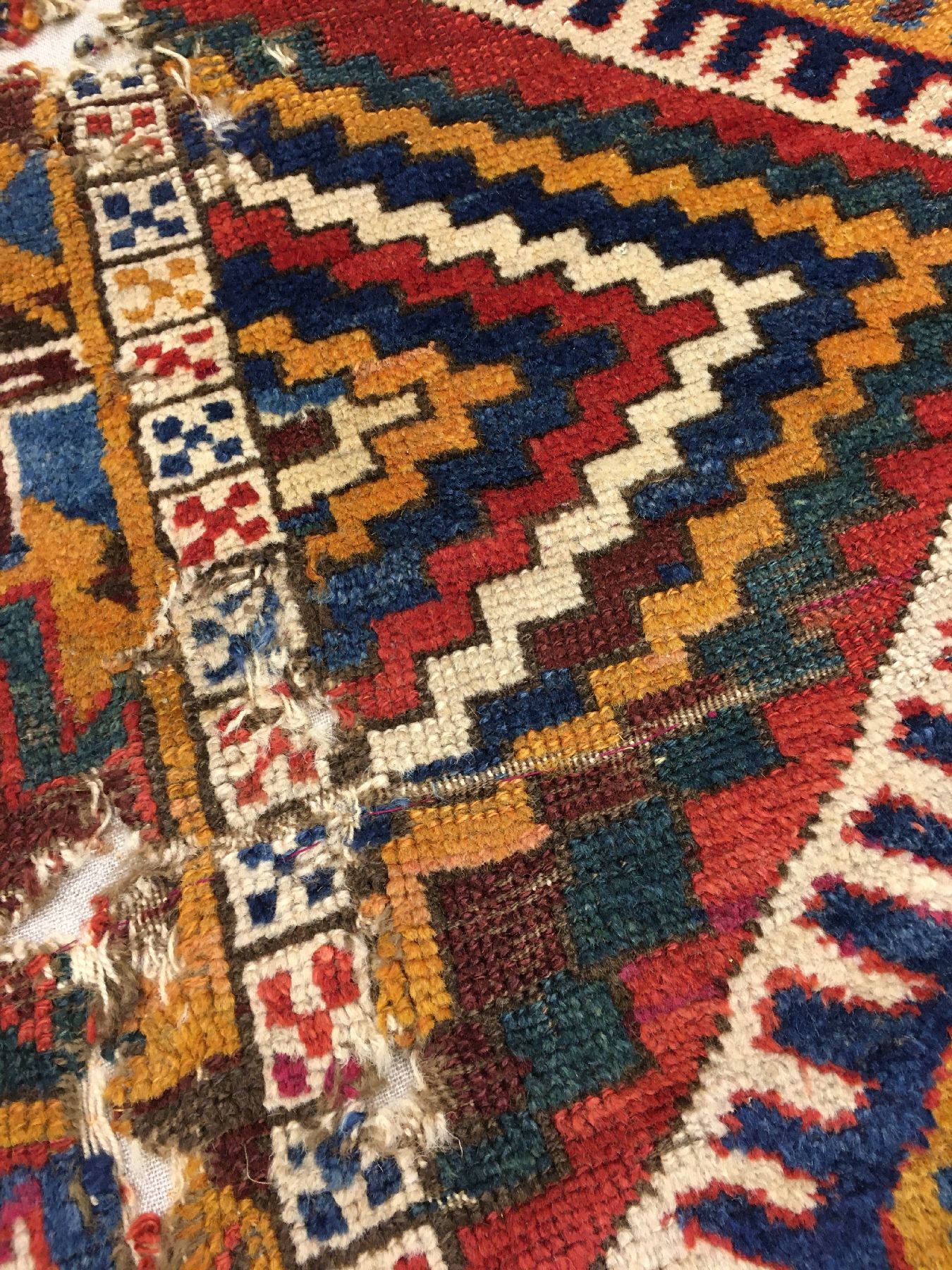 Detail d: Frühes Zentralanatolisches "Fragment" antik, Zentralanatolien Konya-Region, 1.Hälfte 19.Jhd., Wolle geknüpft auf Wolle. Kurdisches ...